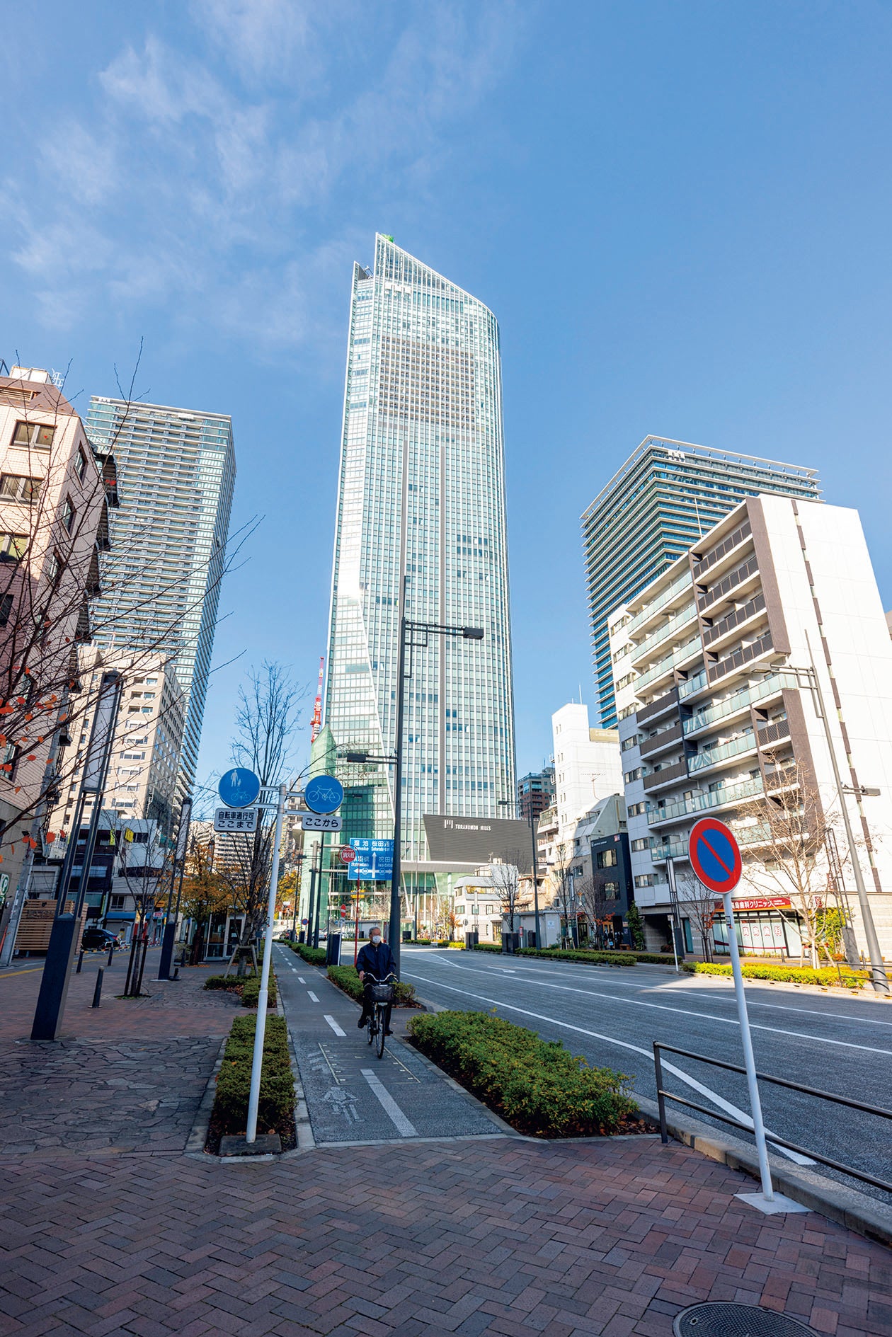 新ビルや新駅の開業などで話題の虎ノ門エリア。新虎通りに面した「新虎小屋」をベースにまちの未来を考える取り組みが広がっています。