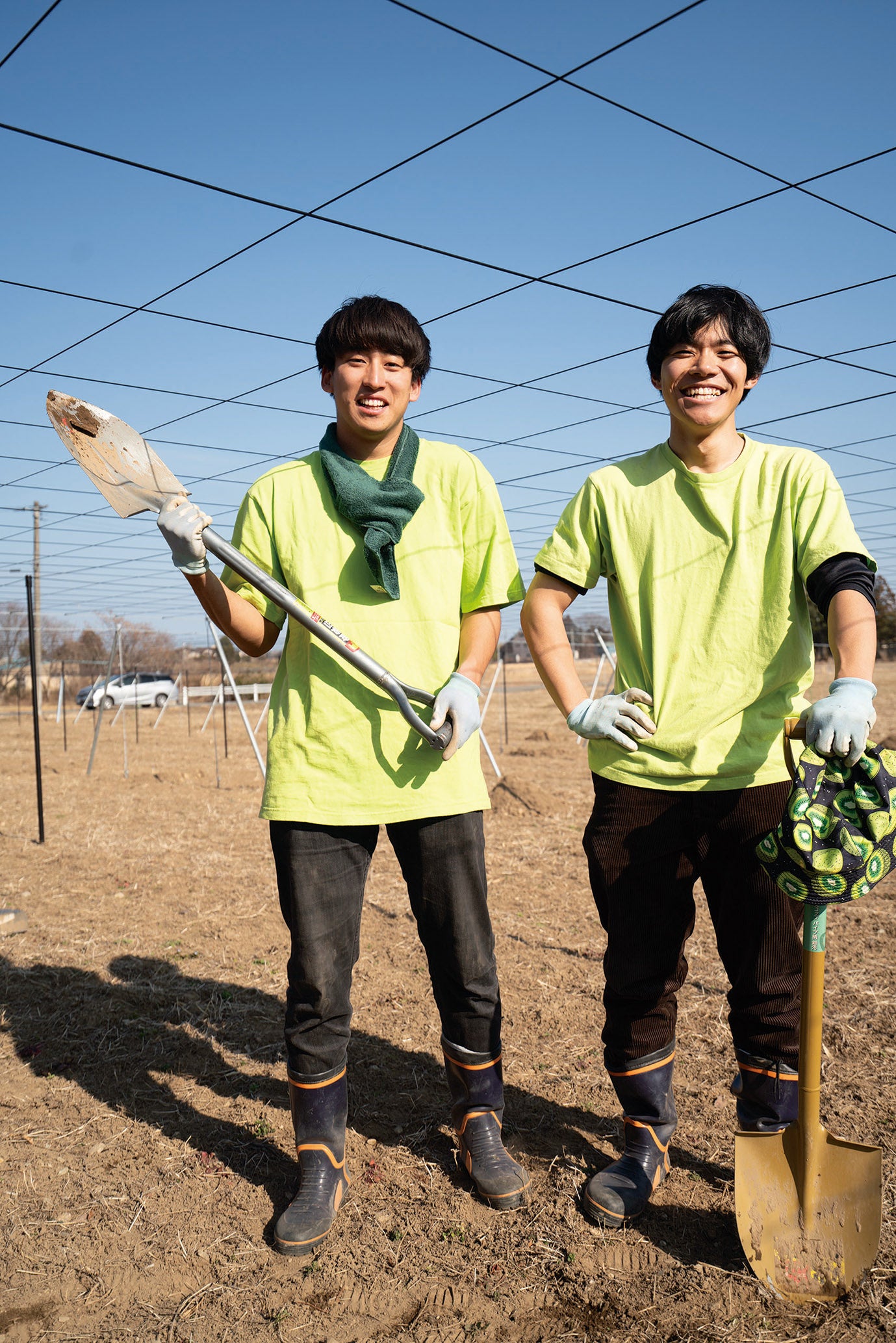 大熊町で起業し、かつて町の特産品だったキウイの栽培に励む「ReFruits」の２人。