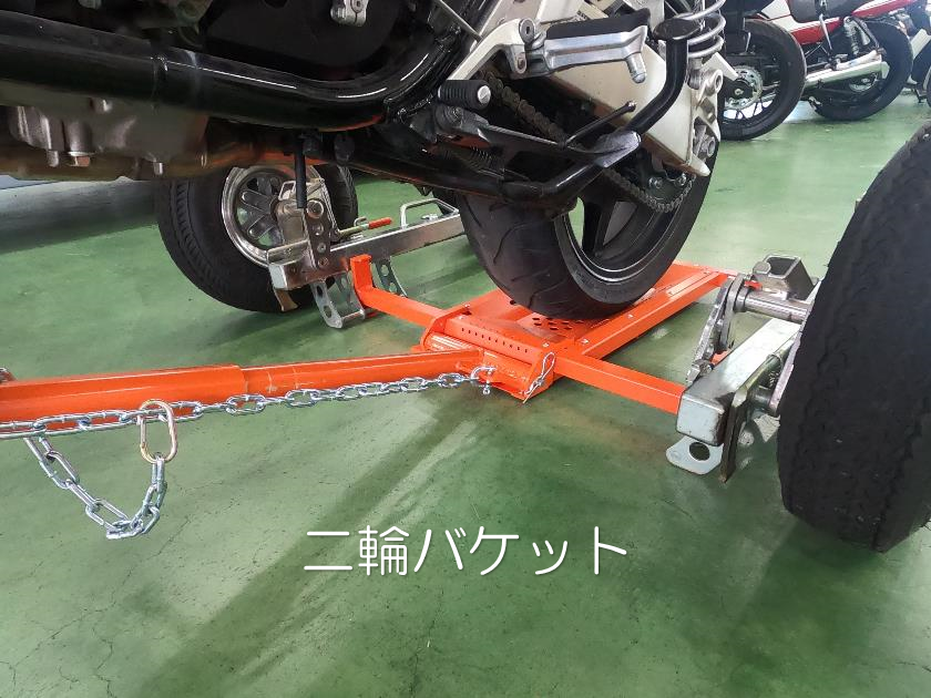 アタッチメントは  いくつかのパーツに分け  サービスカーに格納します。