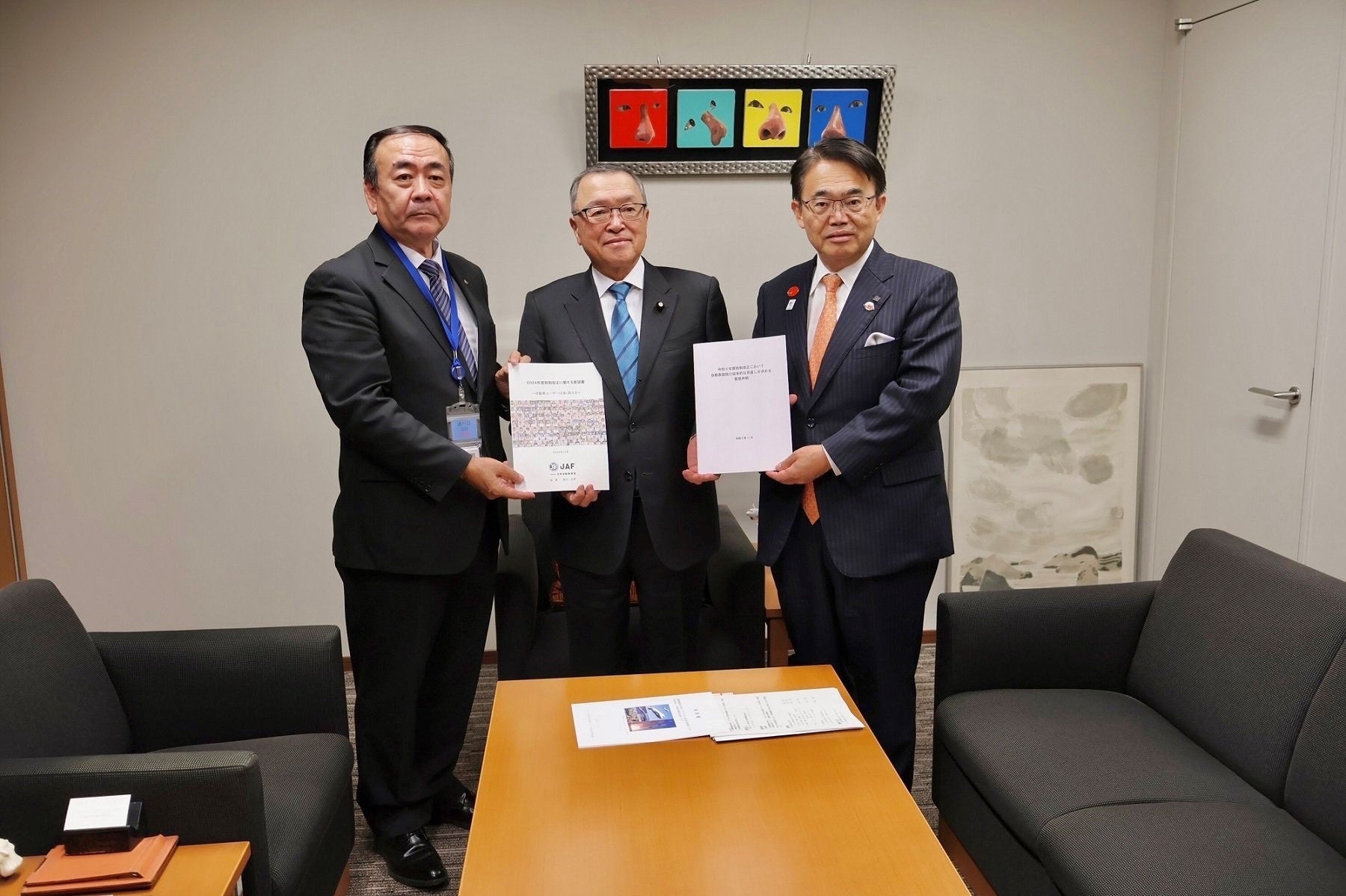 愛知県大村知事に同行し、自由民主党の宮沢税務調査会会長に要望