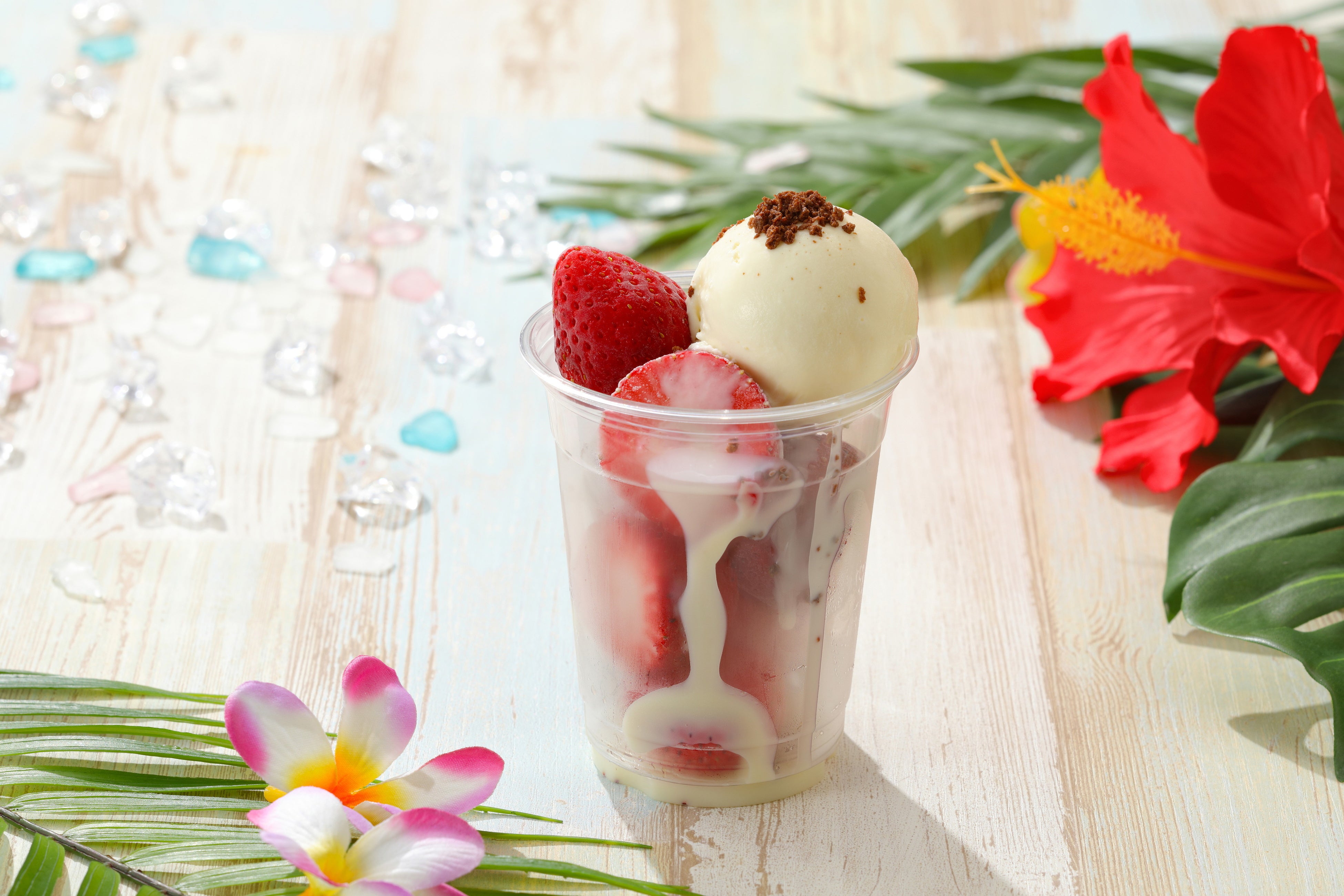 凍らせまるごと苺パフェ