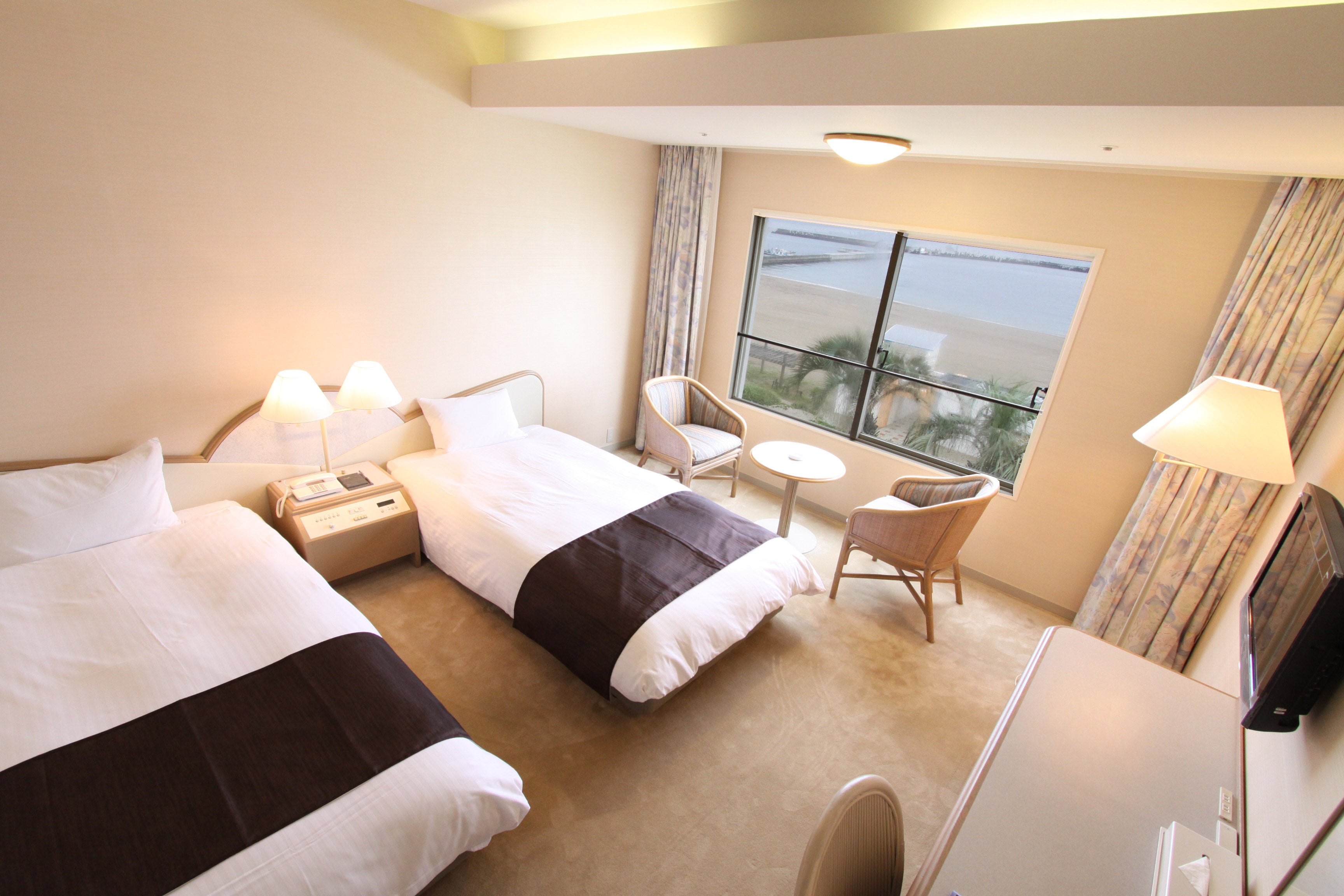 レギュラーツイン