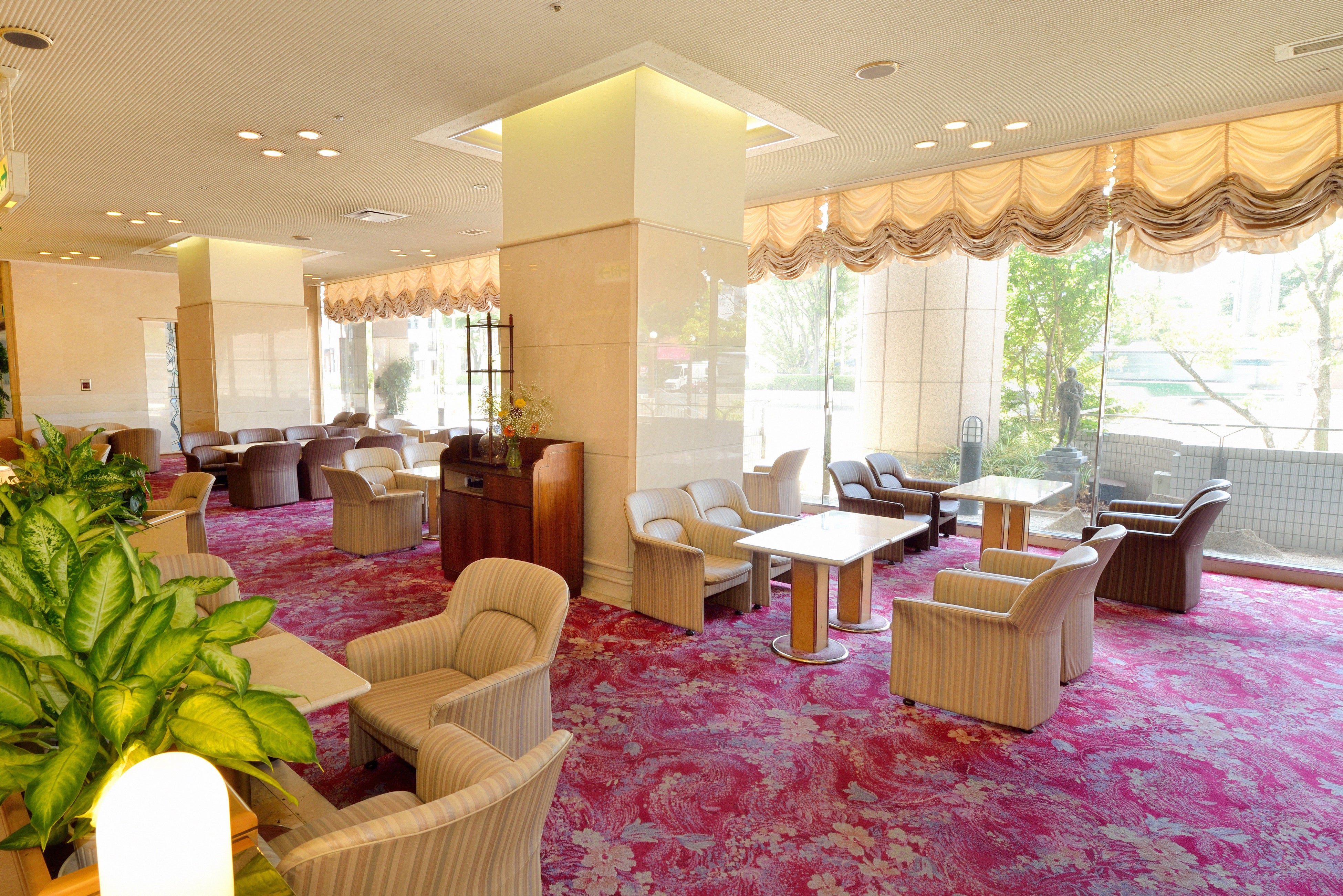 ロビーラウンジラポ