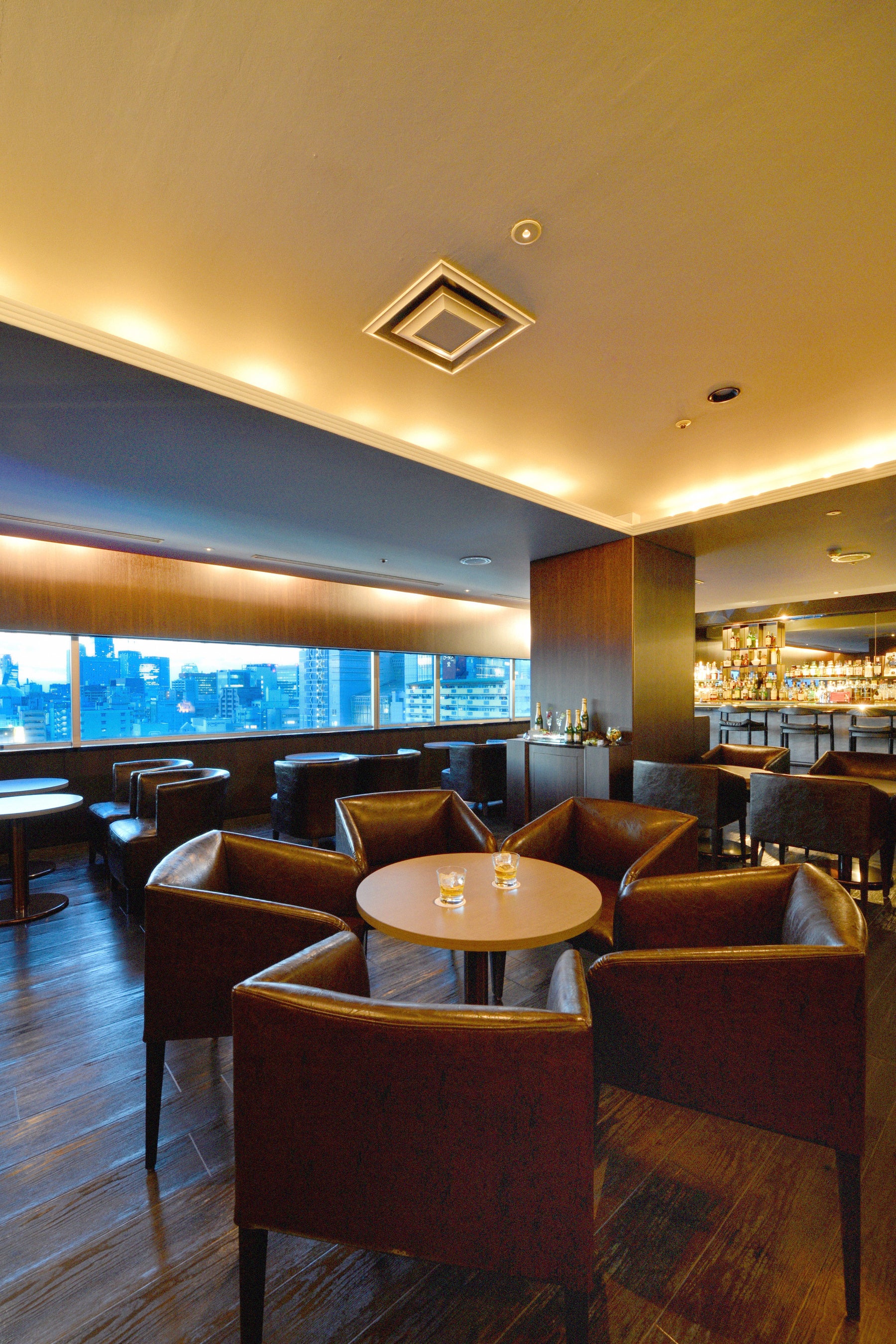 バー&ラウンジ「DIEZ」（ディエス）