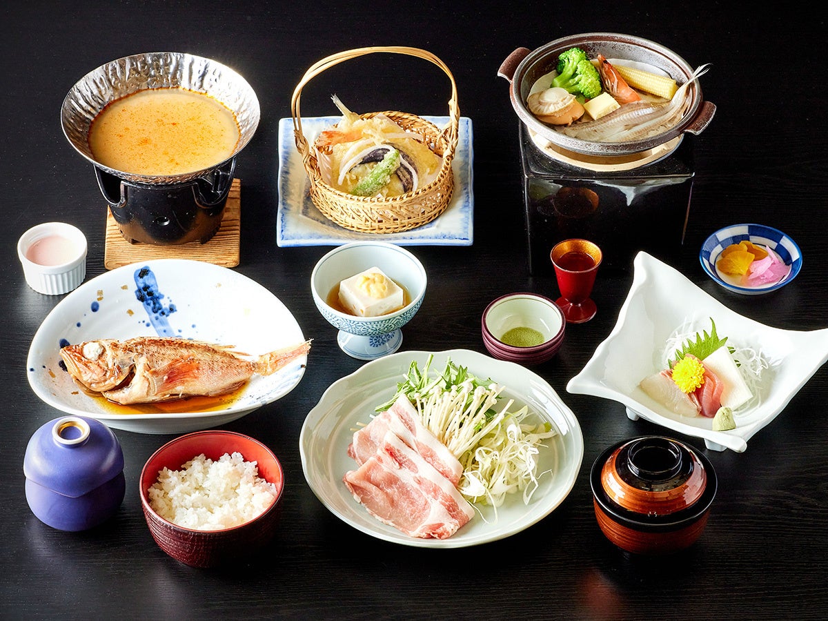 ※写真はイメージです。右上の海鮮陶板焼きは付きません。