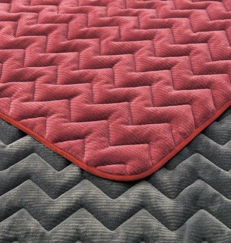 日本の最高峰「富士山」からの溶岩石を練り込んだ寝具が待望の再登場 日本の最高峰「富士山」からの溶岩石を練り込んだ寝具が待望の再登場