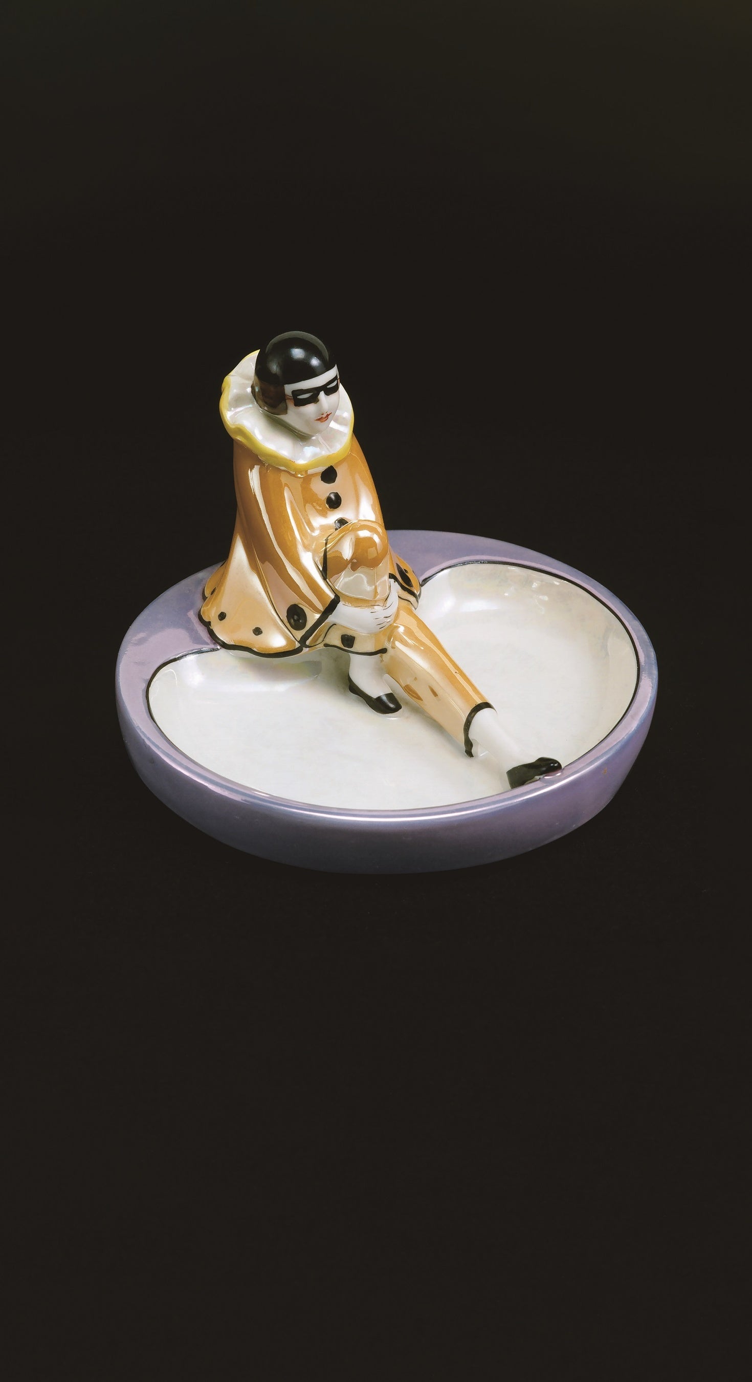 色絵ラスター彩ピエロ付ピントレー　1920-31年頃