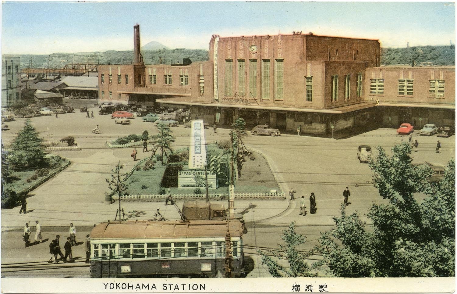 戦後すぐの横浜駅東口（絵葉書） 1954（昭和29）年 　　《横浜都市発展記念館所蔵》