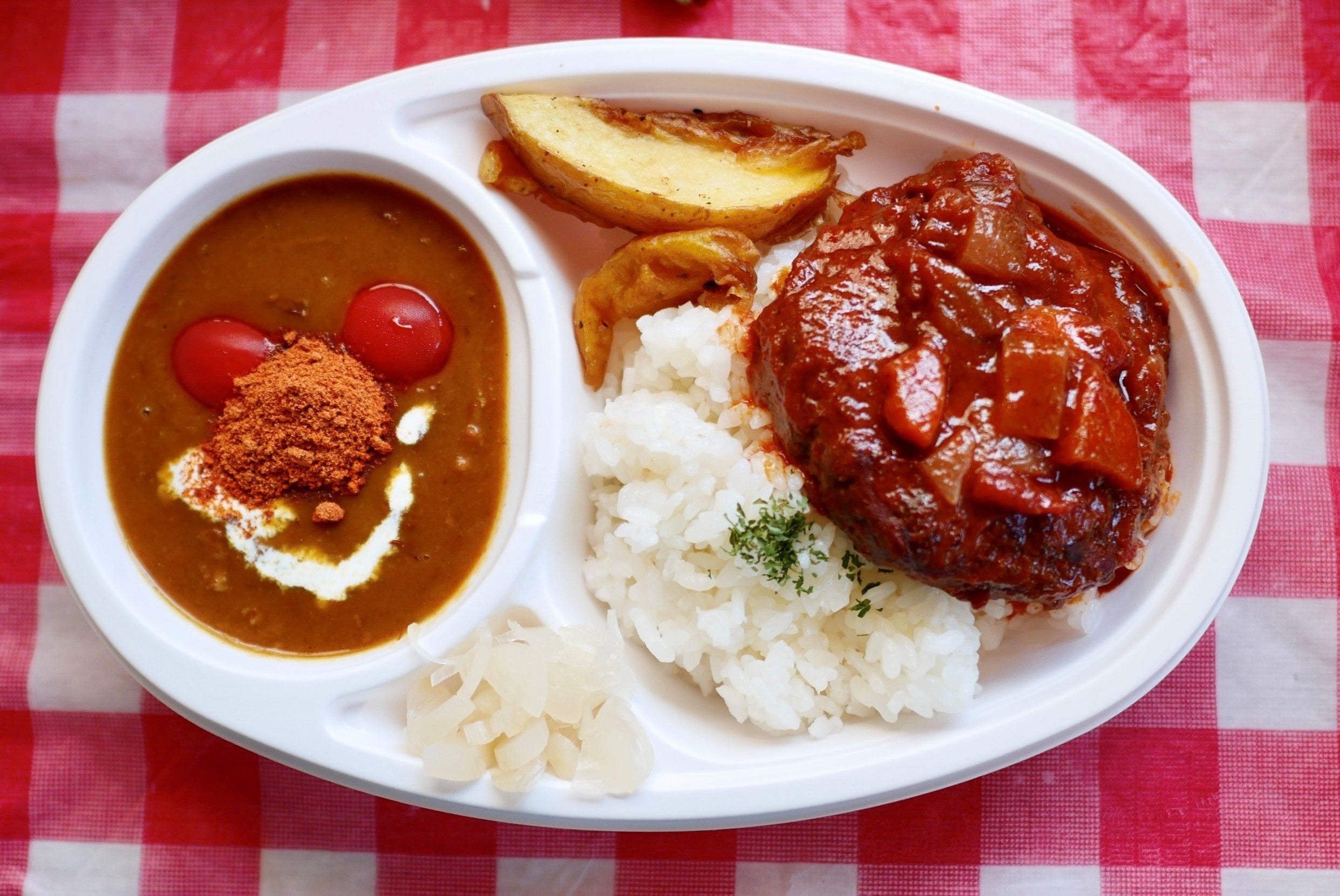 カレーライスハンバーグ乗せ（1折）1,150円