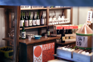 土屋靜《信州こもろ酒店》部分　写真提供：亥辰舎