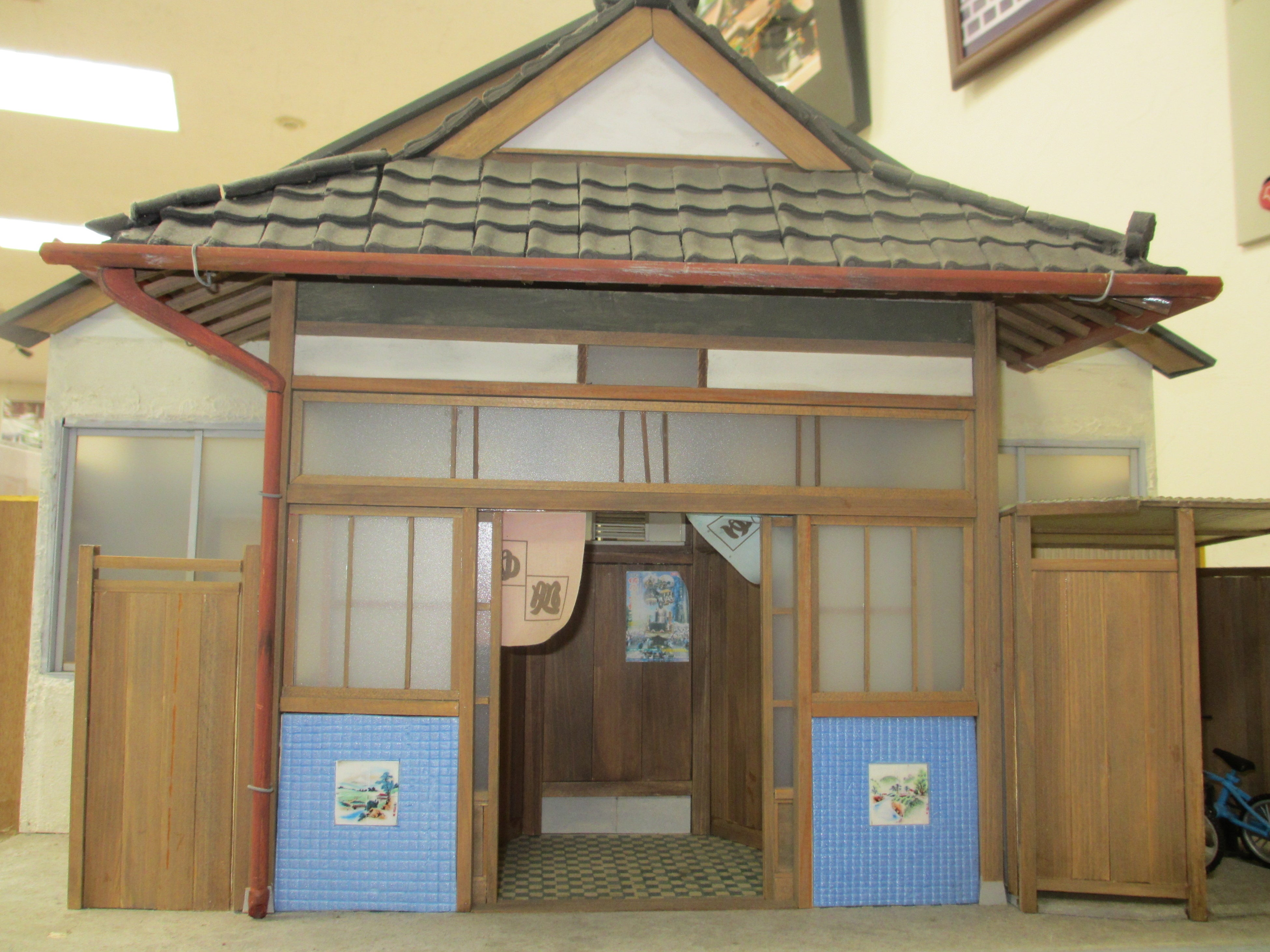 ♦一軒家ミニチュア♦　各階取り外し可能　昭和レトロ　詳細は写真ご参考に❗ ♢一軒家ミニチュア♢ 各階取り外し可能 昭和レトロ 詳細は写真