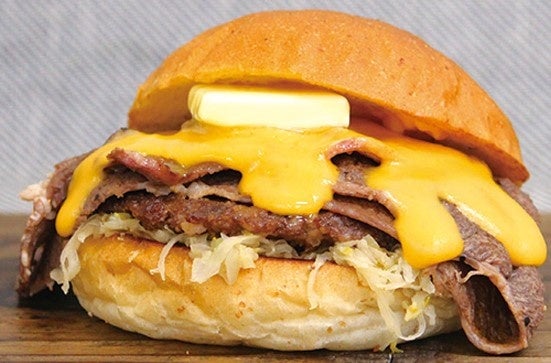 札幌　The CheeseBurger ESSEN／北海道バターのチーズステーキバーガー（1個）1,296円