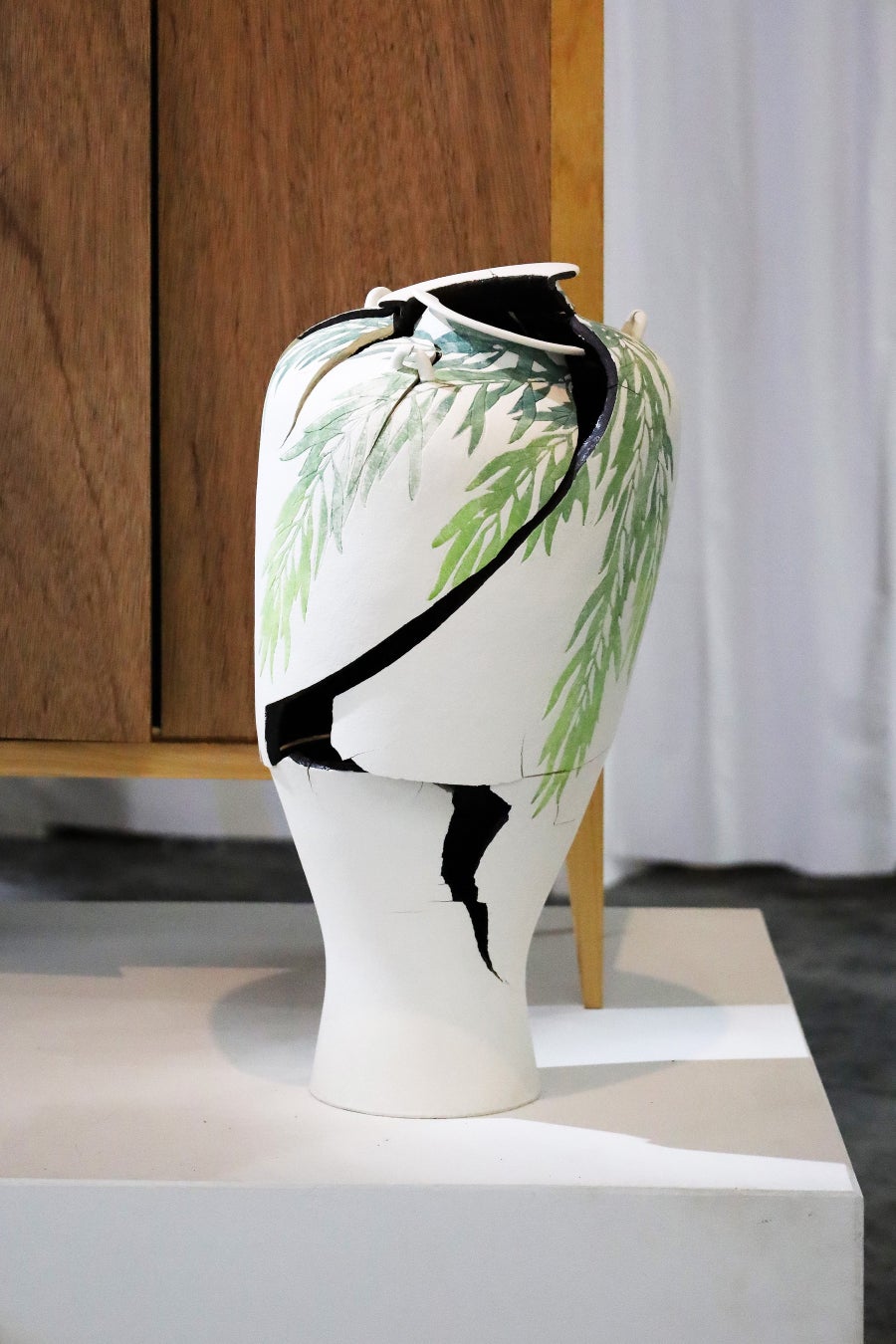 野田ジャスミン「ghost 元画花柳葉紋色絵大壷」