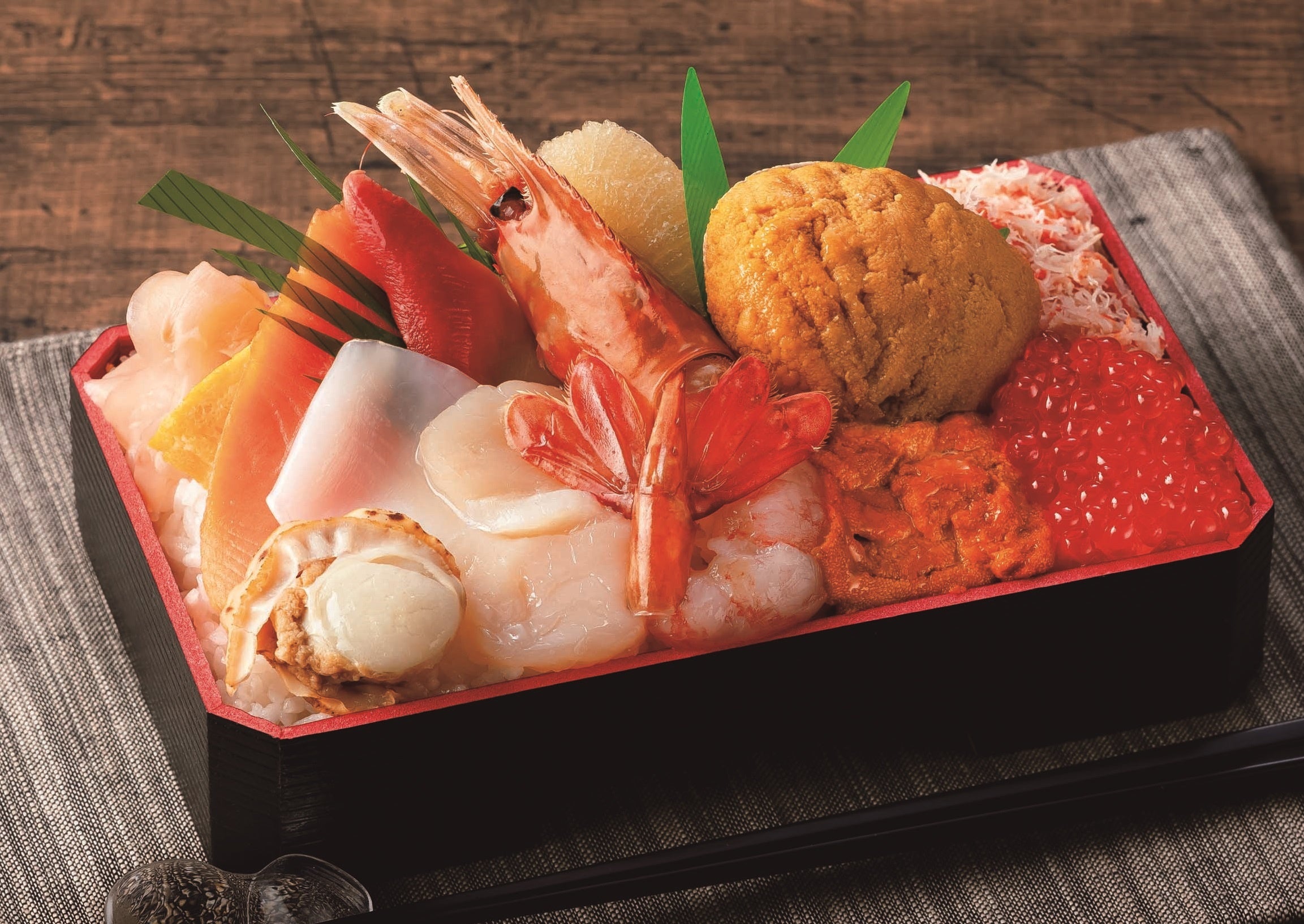 【積丹町】海のや／貝焼きうに入り11種盛り弁当（1折）3780円＊通期