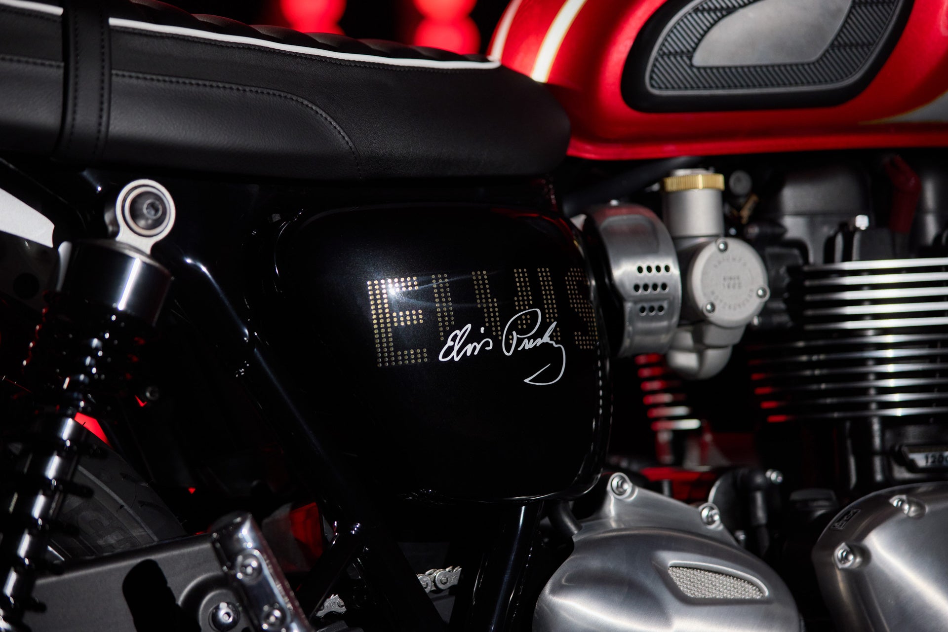 トライアンフから「Bonneville T120 エルヴィス・プレスリー