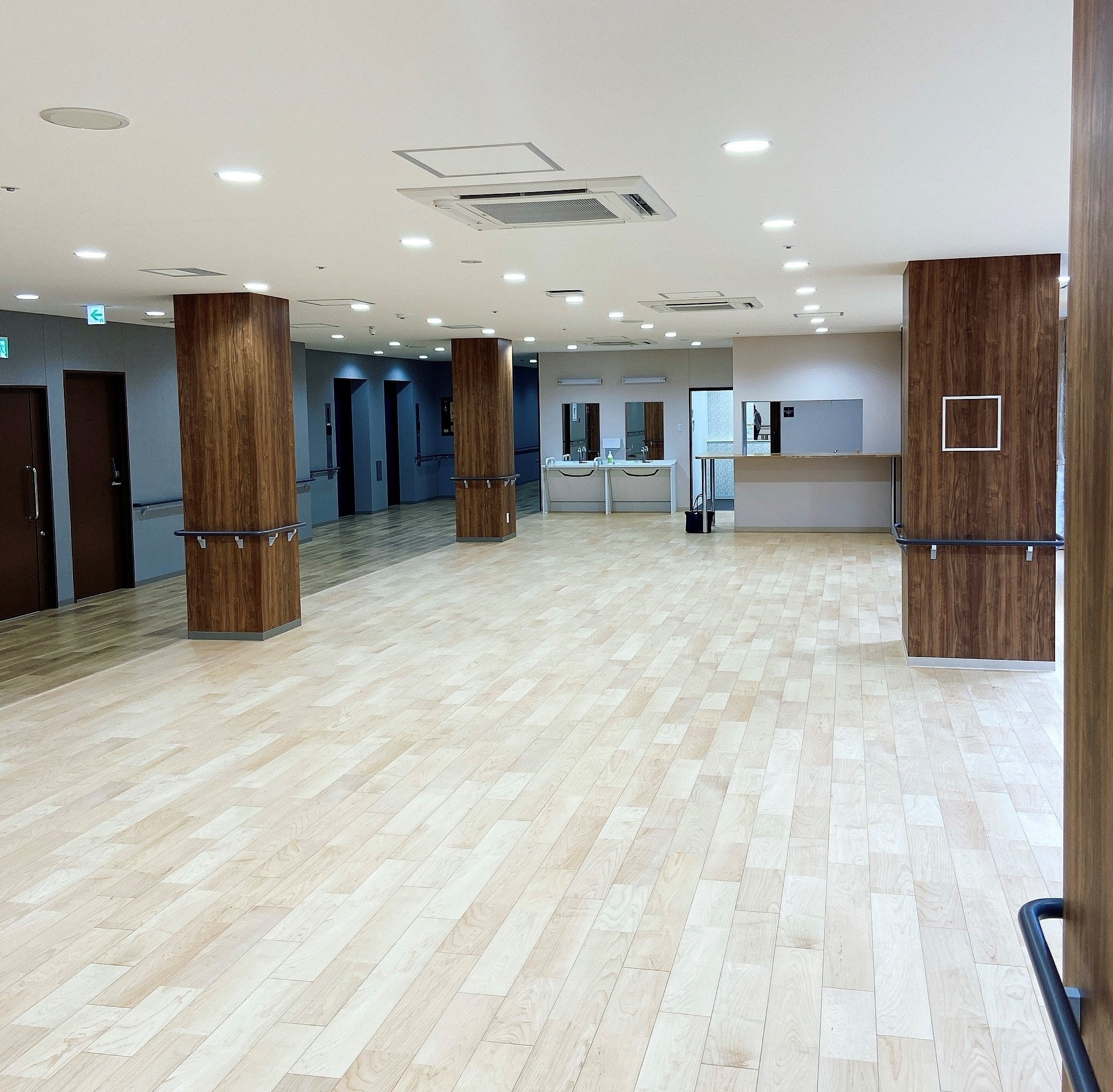 ▲1F広々としたリハビリスペース（食堂兼機能訓練室）