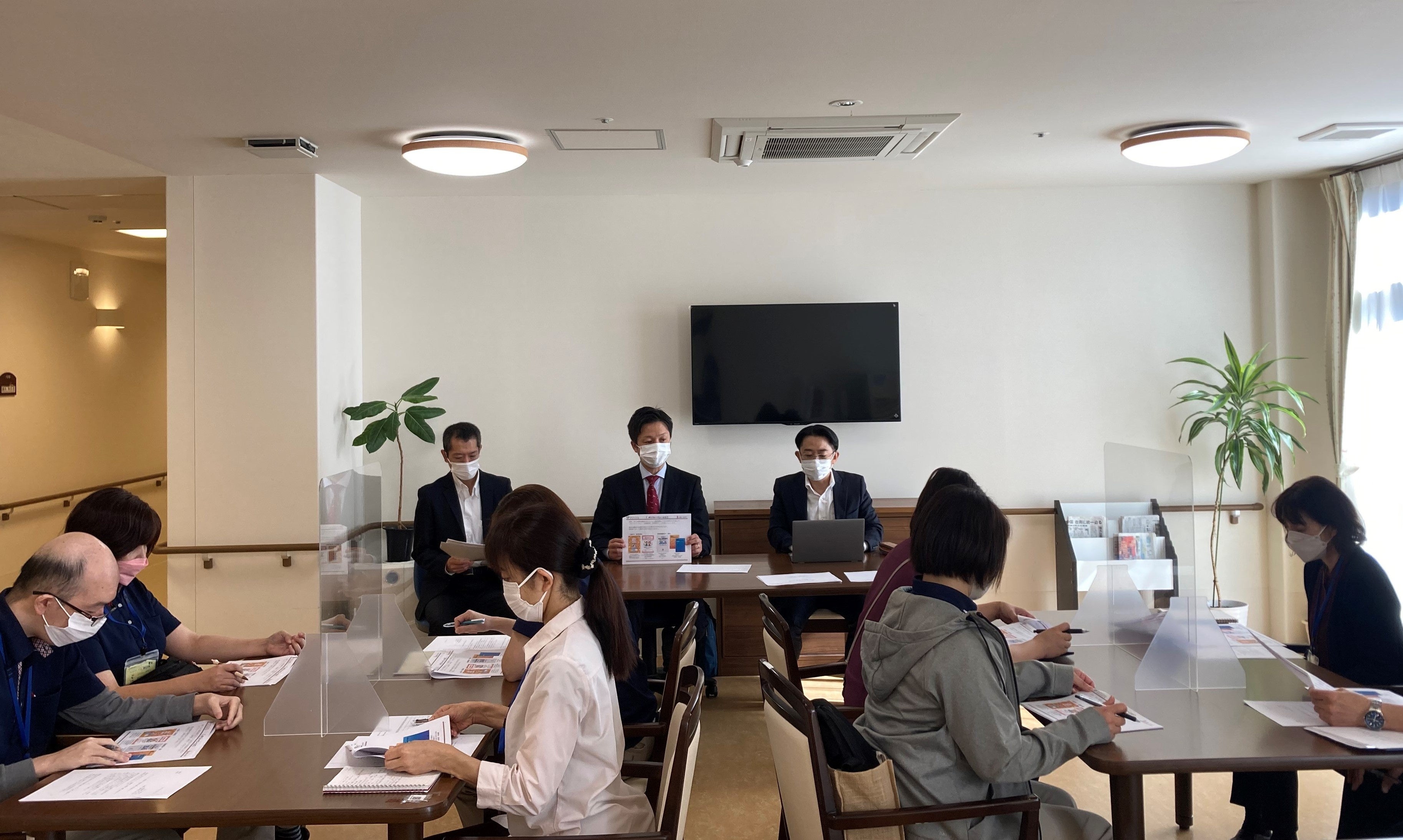 　　▲サンライズ・ヴィラ藤沢羽鳥で行われた職員向け説明会の様子