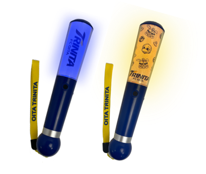 左）TRINITA LIGHT PARADE ペンライト 大分トリニータ ver. 右）TRINITA LIGHT PARADE ペンライト ニータン ver. ※画像はイメージです。商品の使用は変更になる場合がございます。