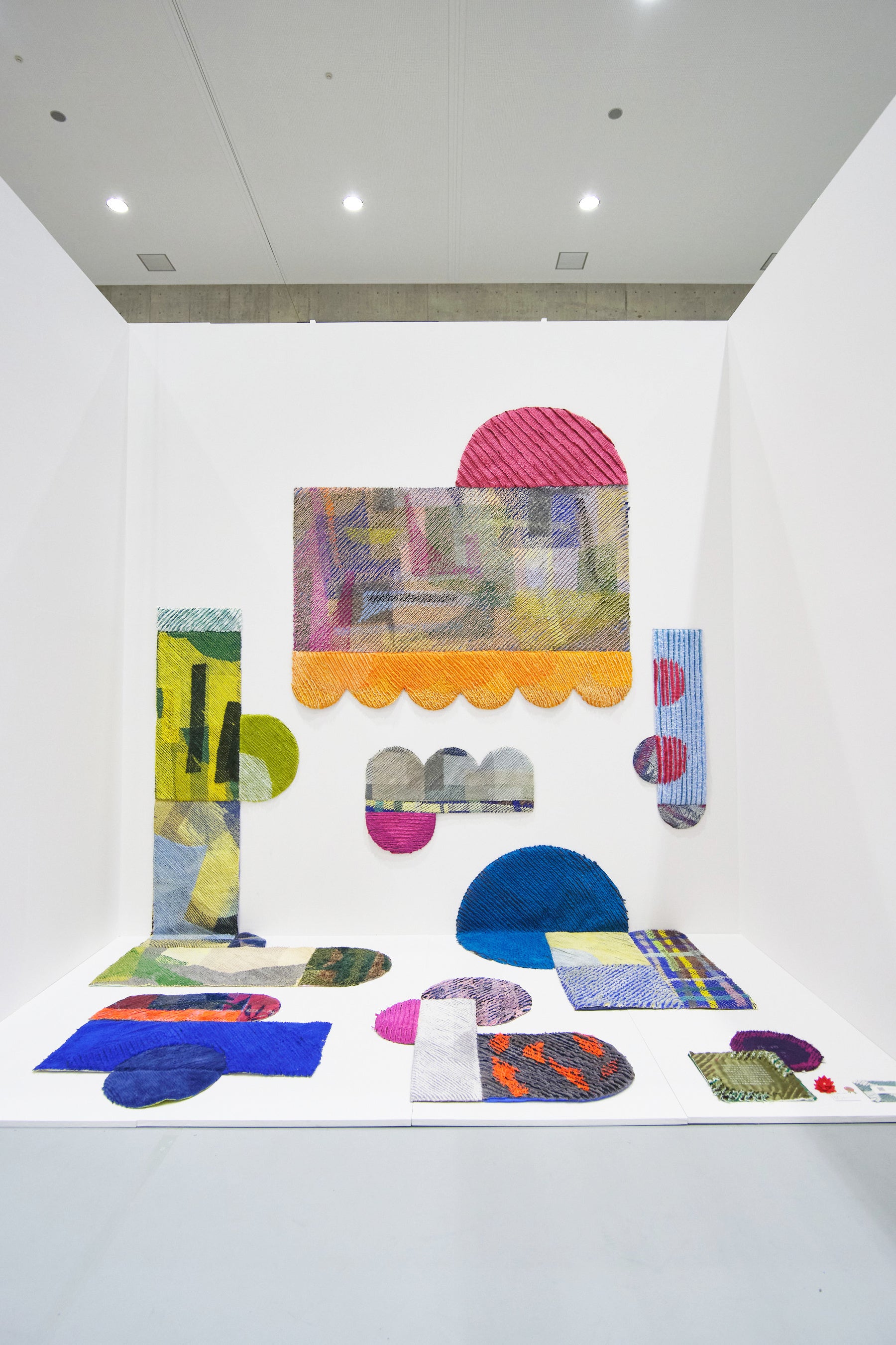 嶽元 えみか 「room tint」