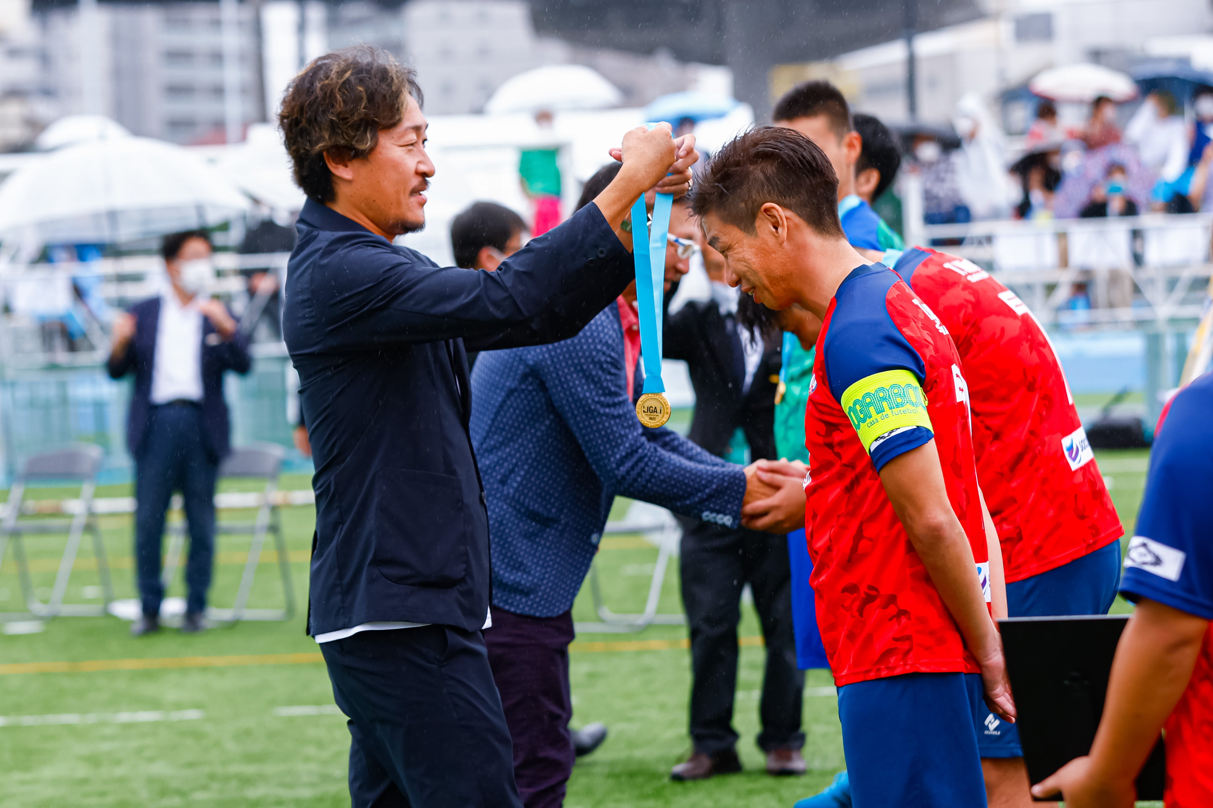 優勝メダル授与の様子 🄫H.Wanibe／JBFA