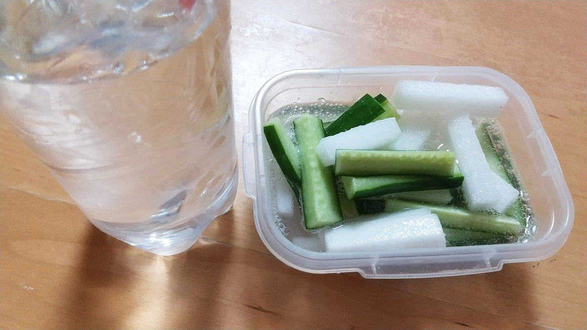 「炭酸水」に漬ければ、1時間で味わい深い漬物に！
