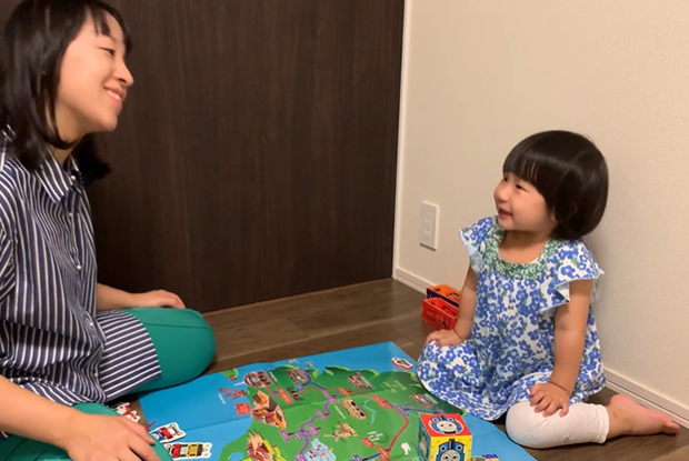 にらめっこサイコロ「ニッコリ顔だよ、せーの！」