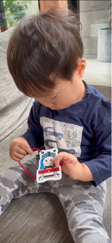 紐通し「じっ…」集中しています！