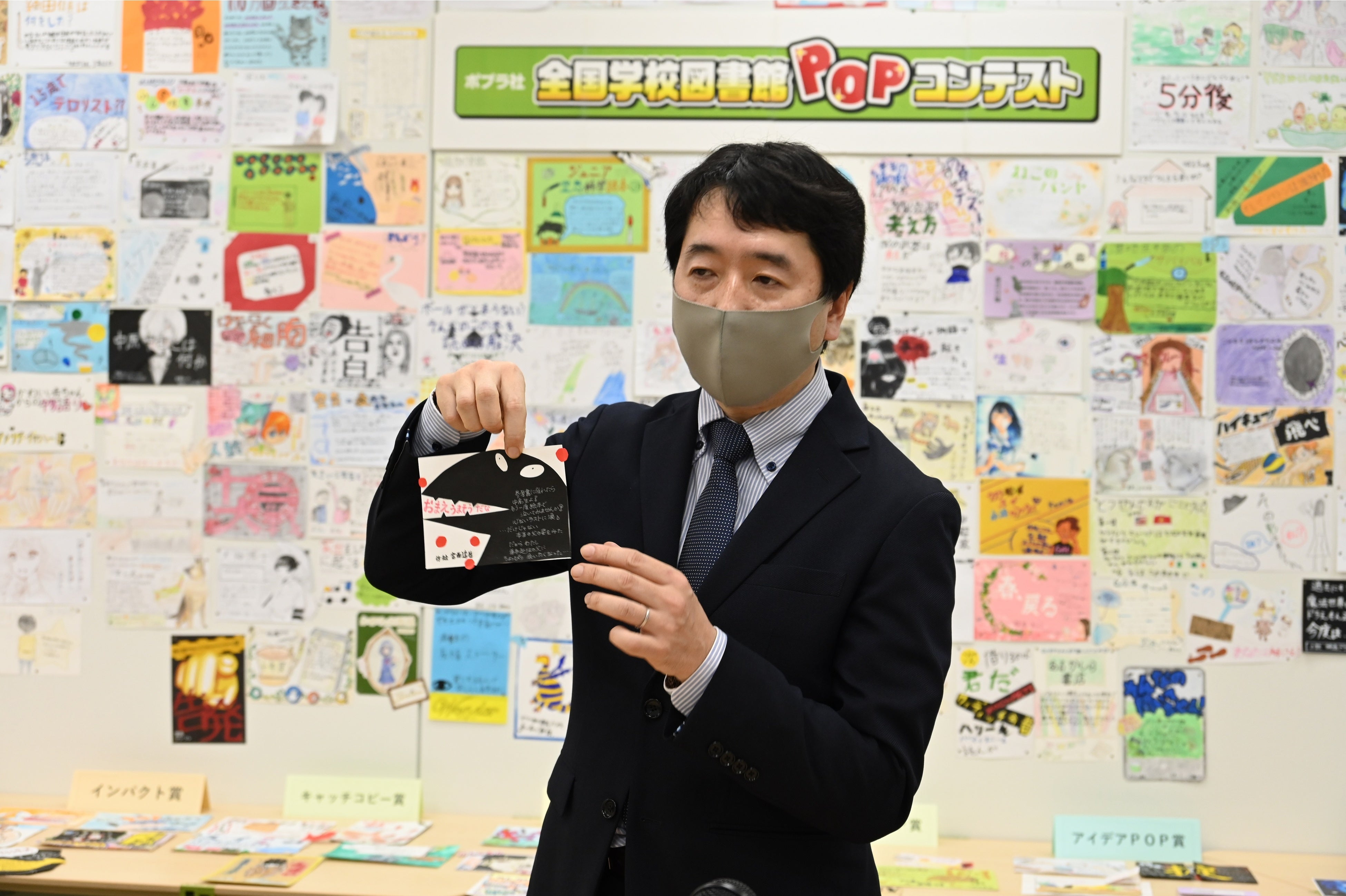 最終選考会での受賞コメント発表（POP王　内田剛氏）