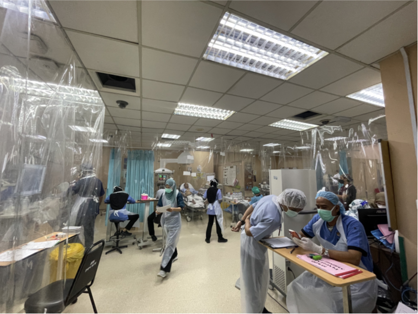 マレーシア国民大学病院のEmergency Room。多数の患者により、医療スタッフは常に忙しい。