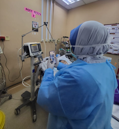 実際にデータ入力のために、NEXT Stage EDCを使う医療スタッフ