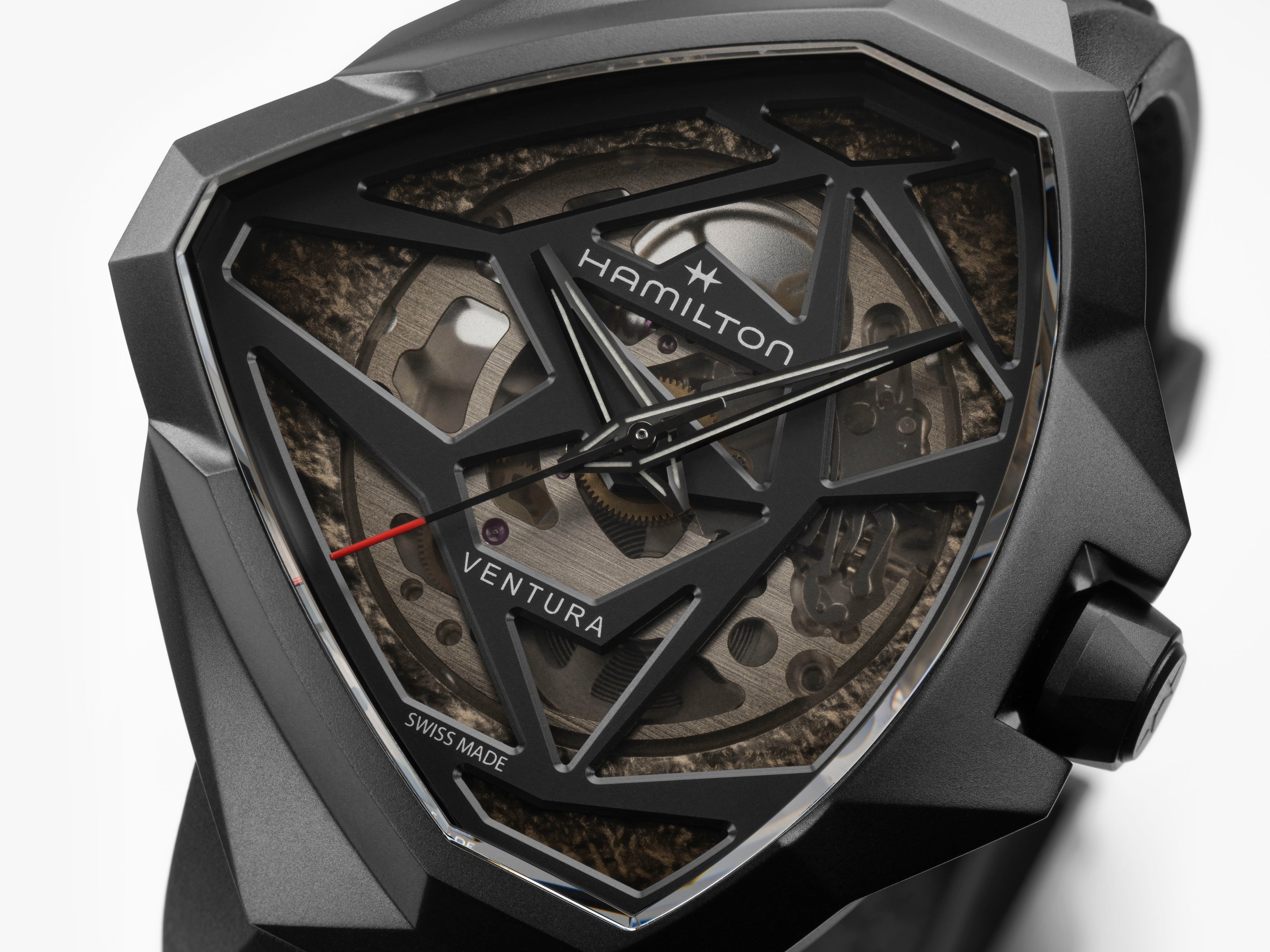 時は新たな次元へ「ベンチュラ エッジ スケルトン」を発売