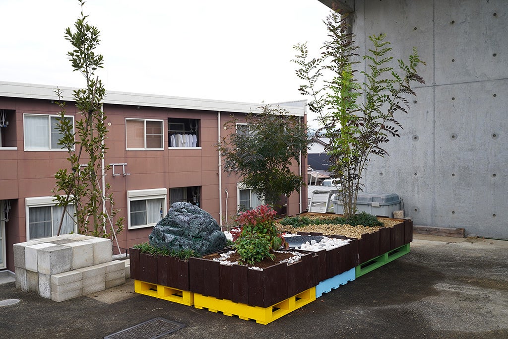 ガレージに作ったお庭