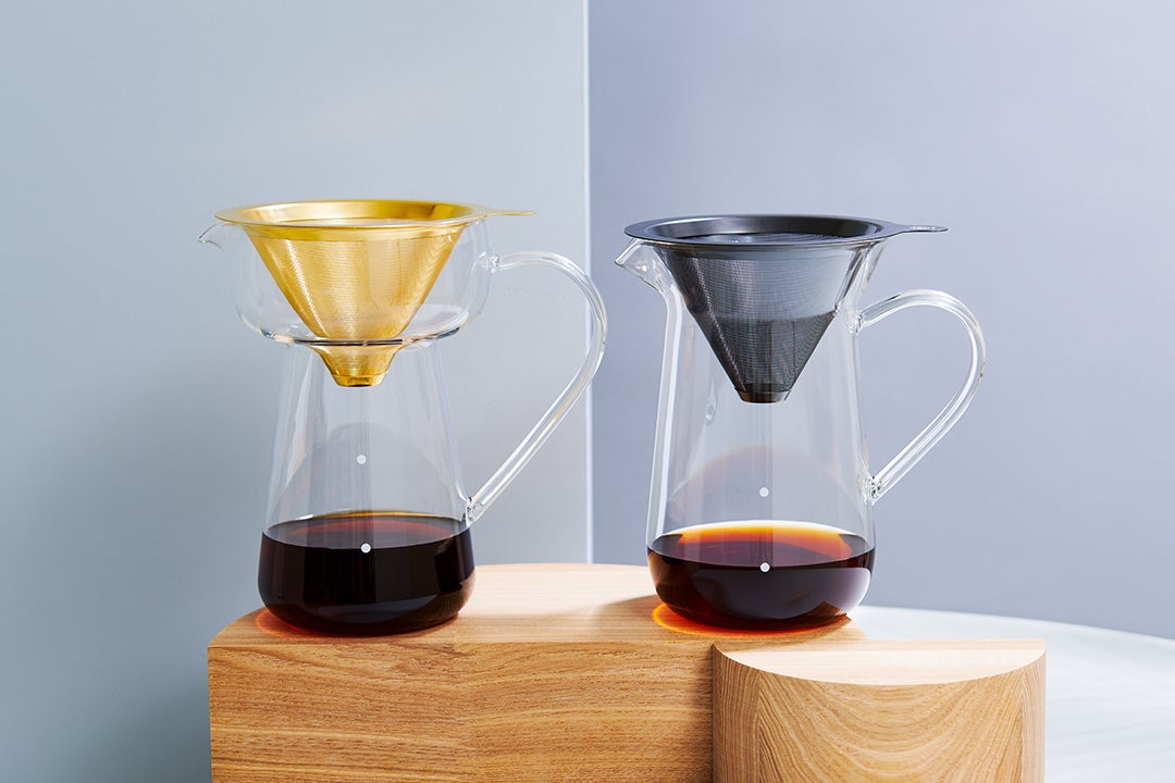 左「ゴールドコーンフィルター＆サーバーC751GD」13,200円(税込） 右「チタンコーンフィルター＆サーバーC761GY」6,600円(税込）