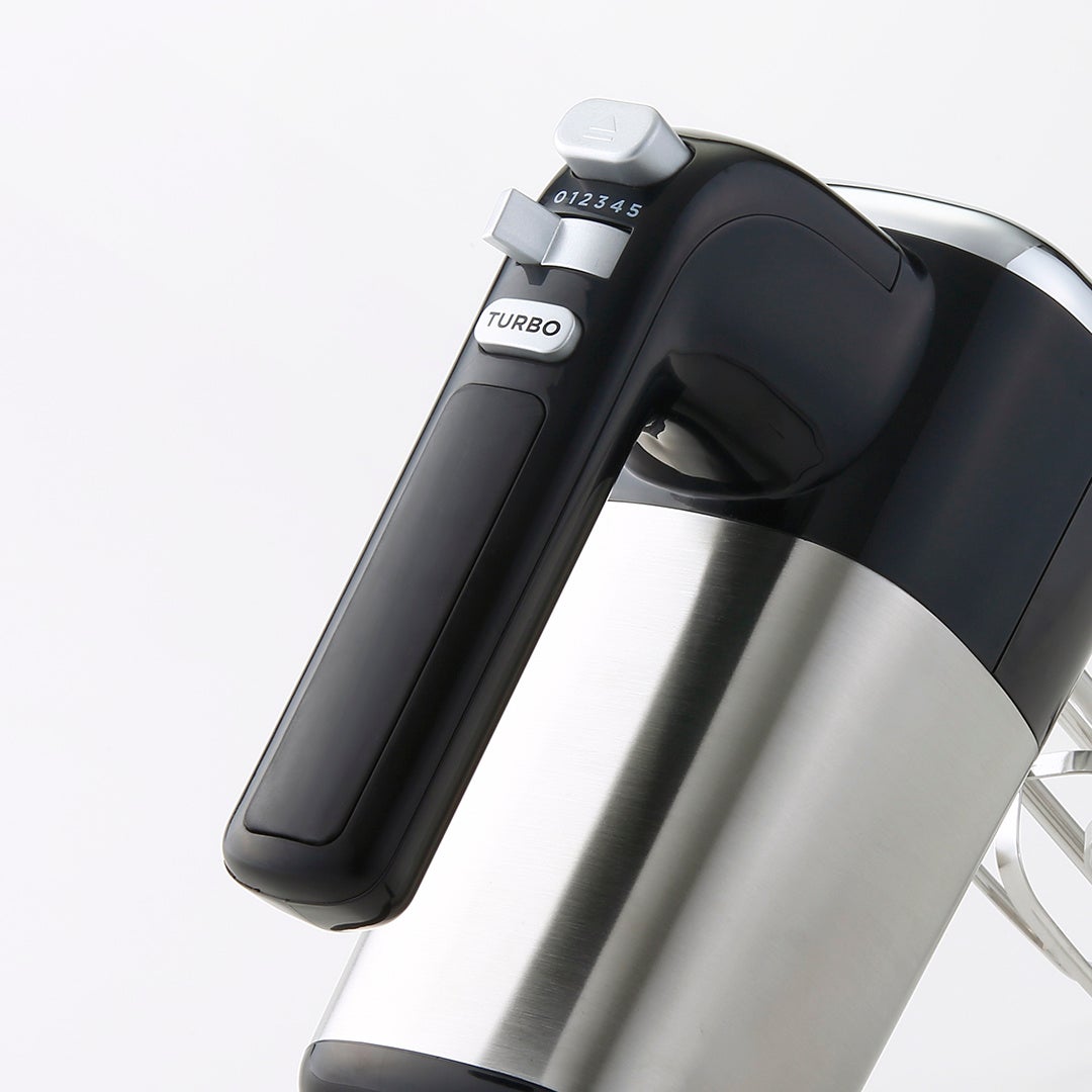 低速～高速まで5段階調節可能。ターボボタン付き