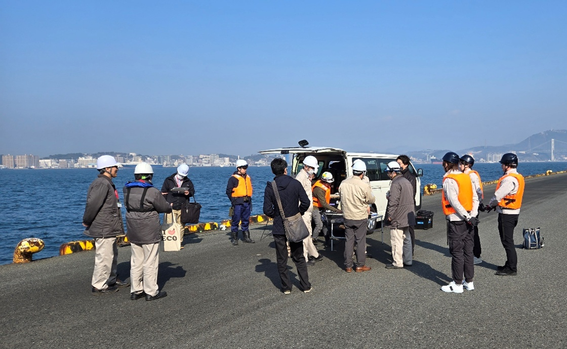 港湾施設数国内トップクラスの北九州市にて新開発の多機能発射台を活用し港湾桟橋点検をドローンで変革 | 株式会社Liberawareのプレスリリース