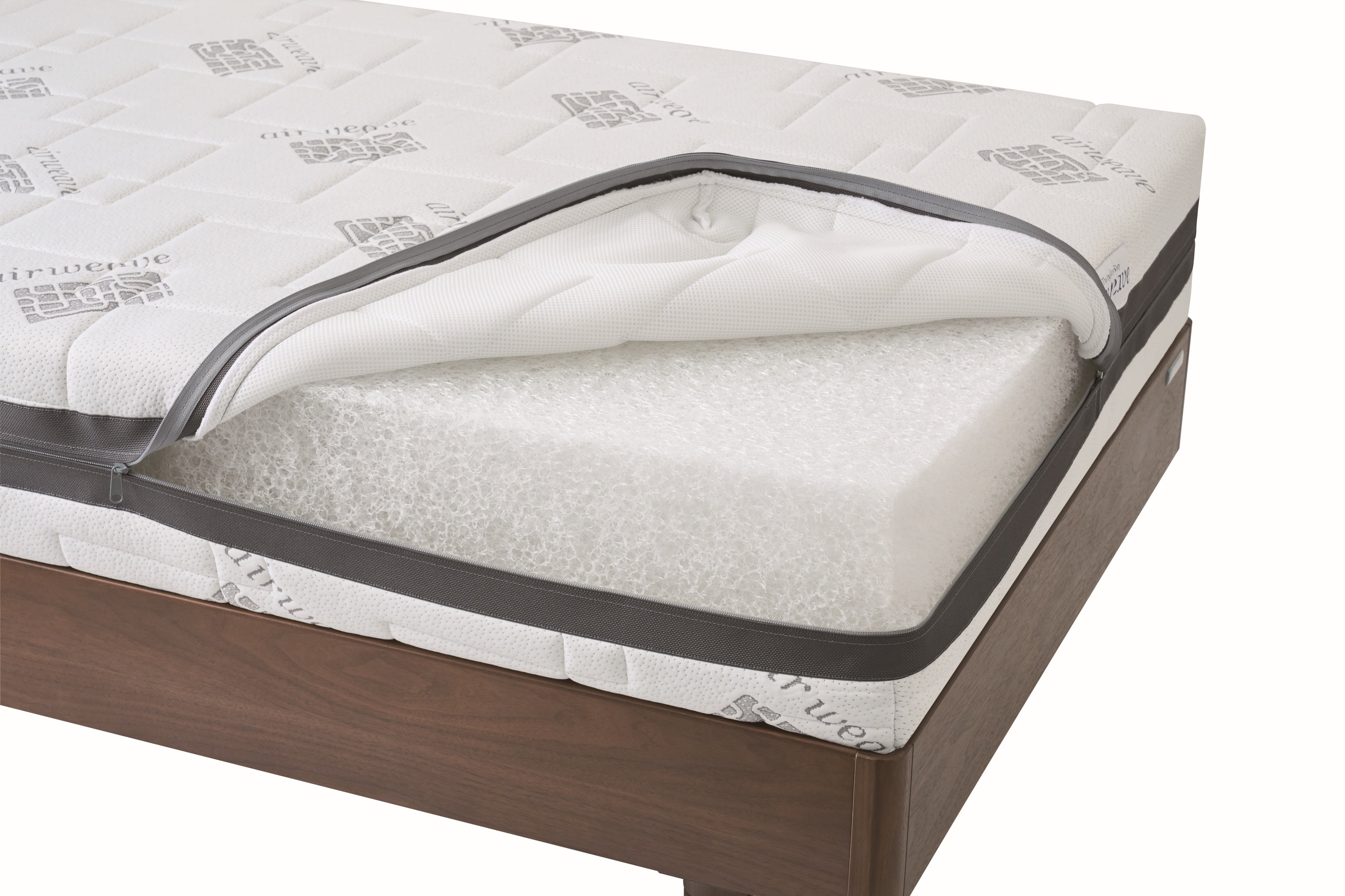 ▲カバーと中材を分解し、容易にリサイクル・リユースが可能