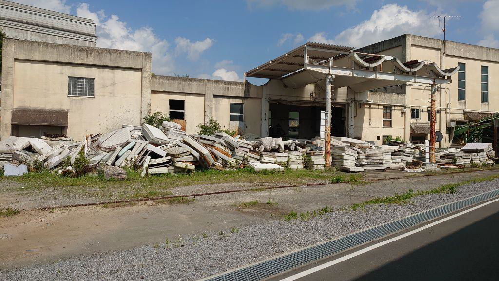 ▲ 堆積された廃マットレス