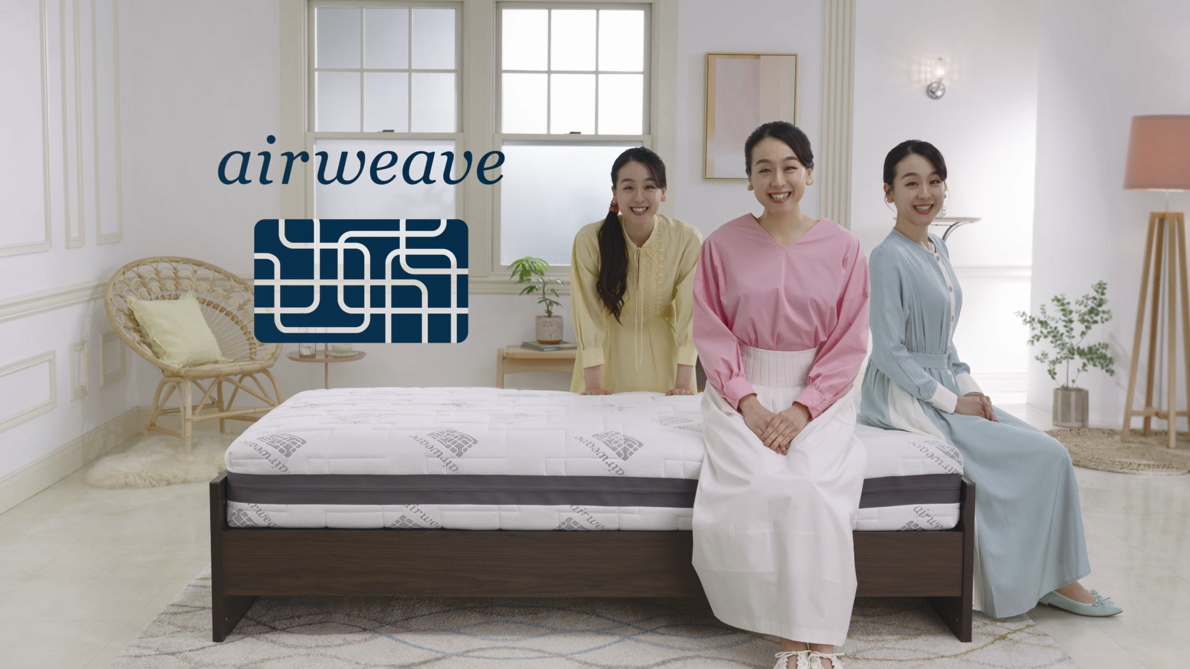 3分割”にちなみ3人の浅田真央さんが競演 | 株式会社