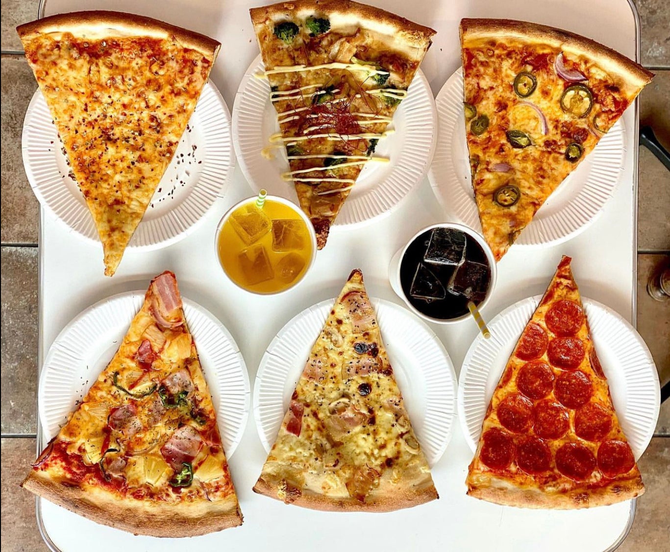 直径約50cmの超ドデカBIGサイズの「JESUS PIZZA」
