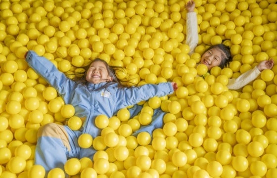 室内ボールプール