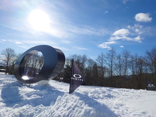 OAKLEYロゴ型の珍しいレール