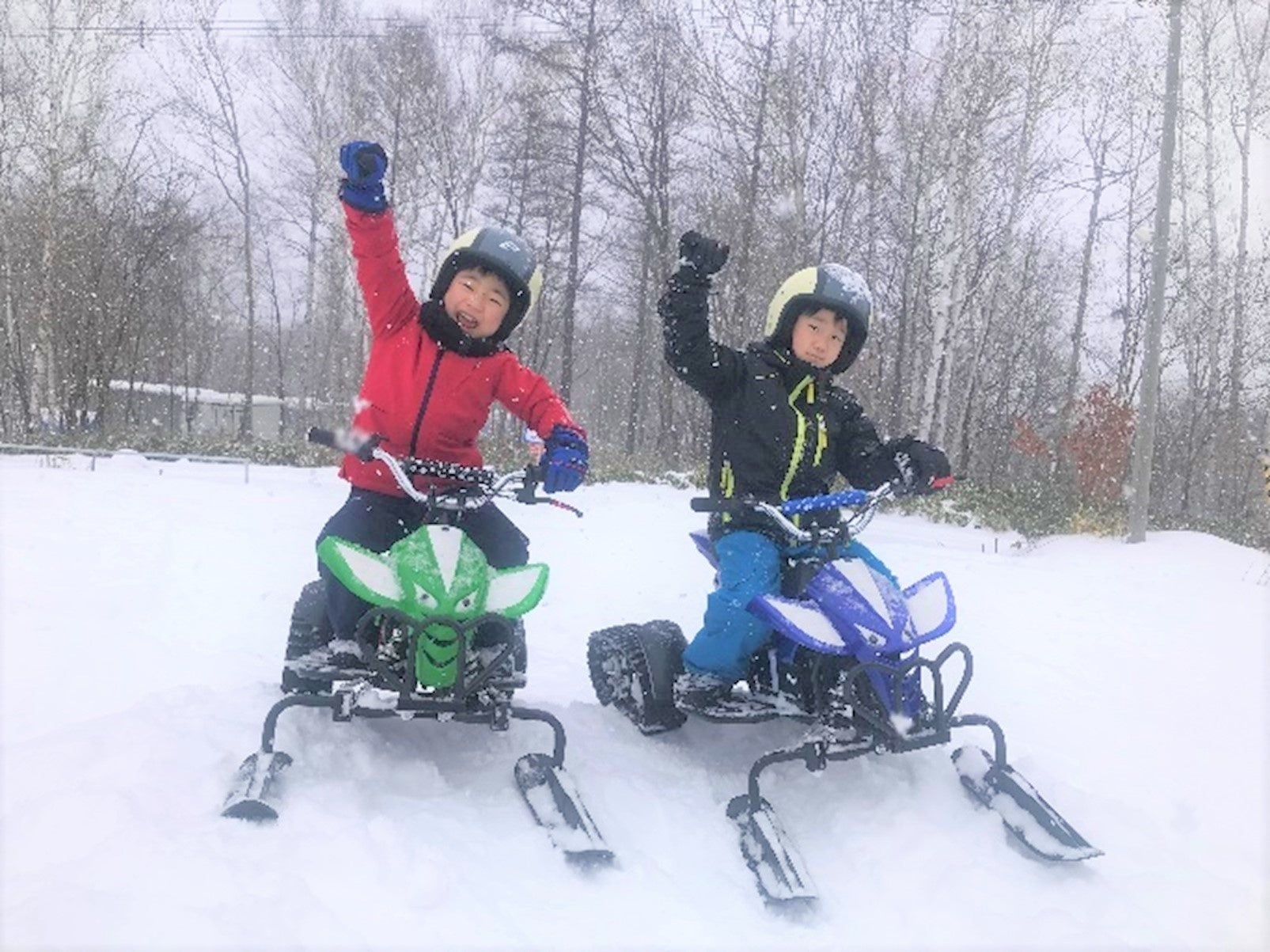 キッズスノーモービル