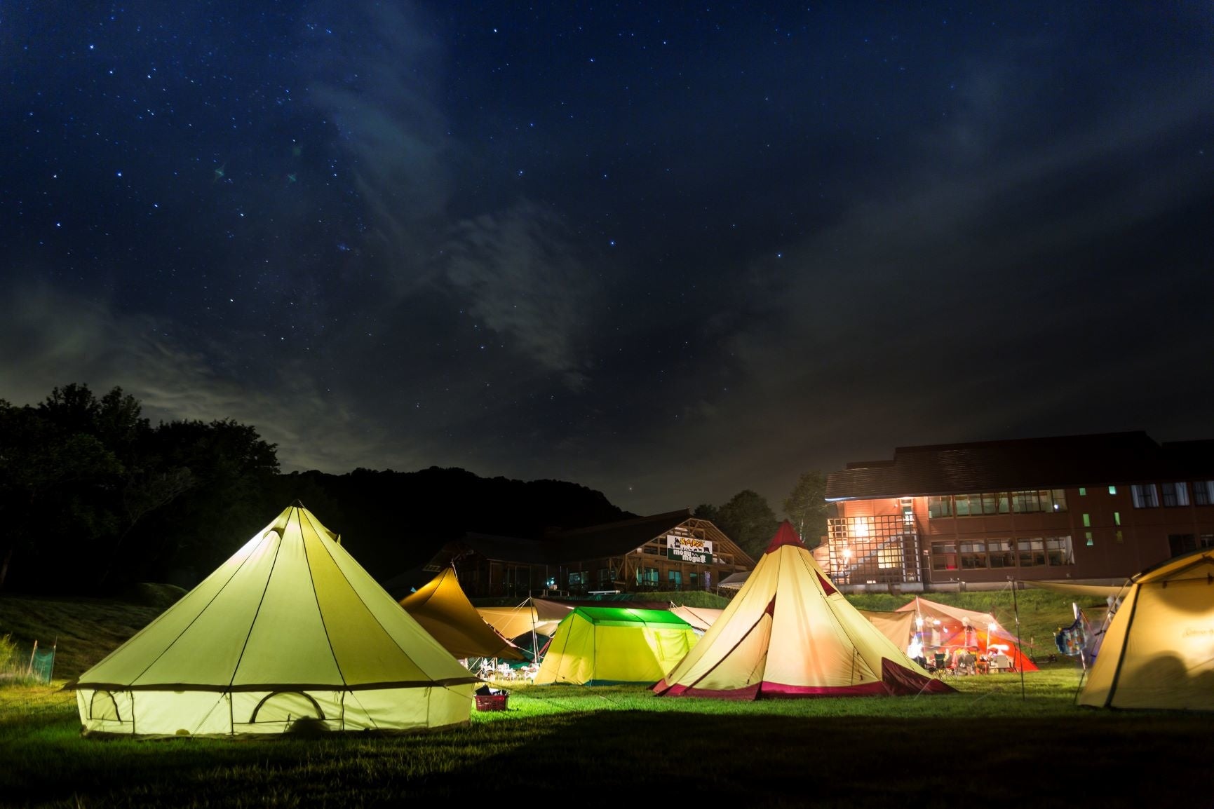 キャンプフィールド夜