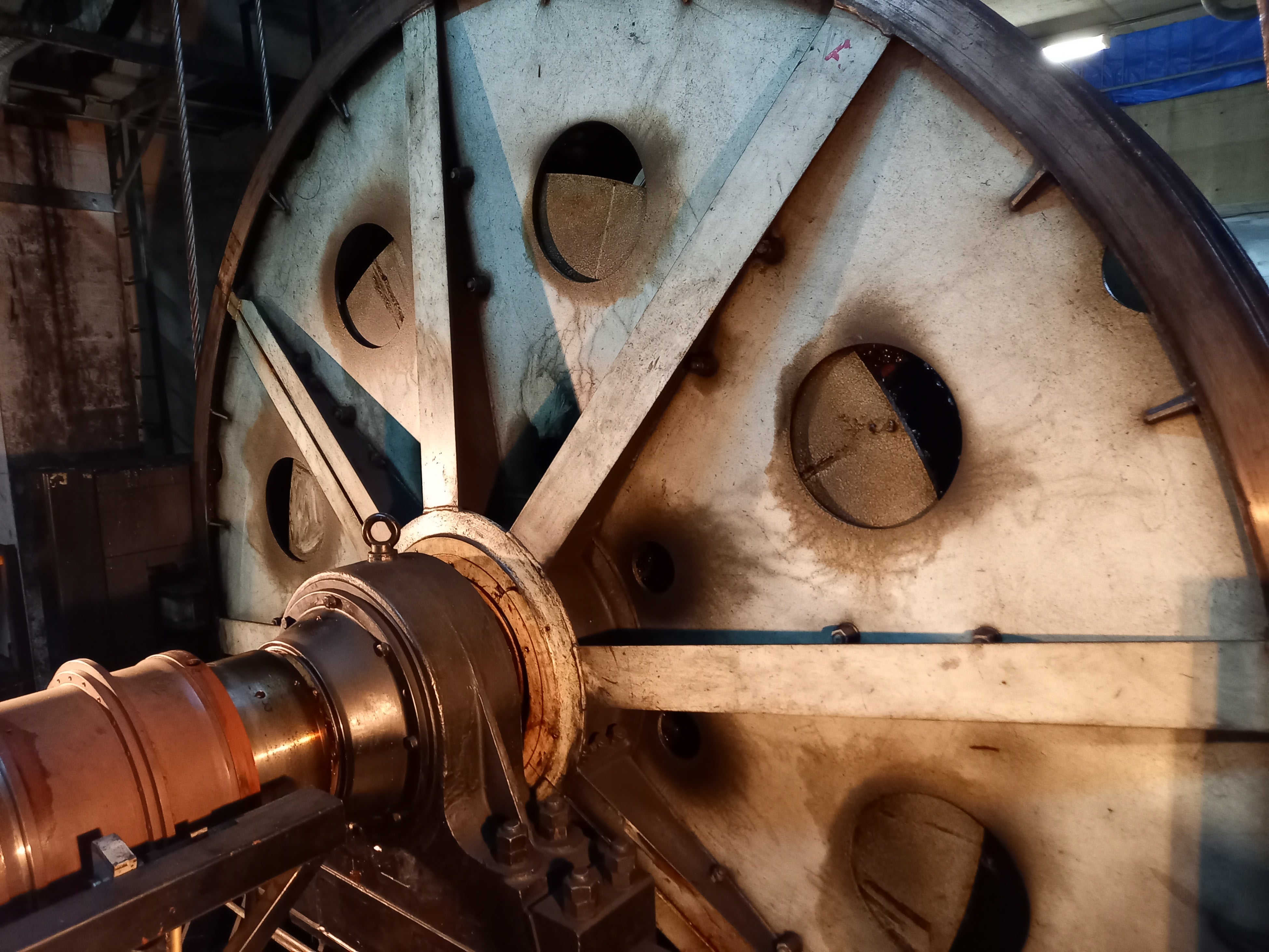 バックヤードツアー「巨大な滑車」