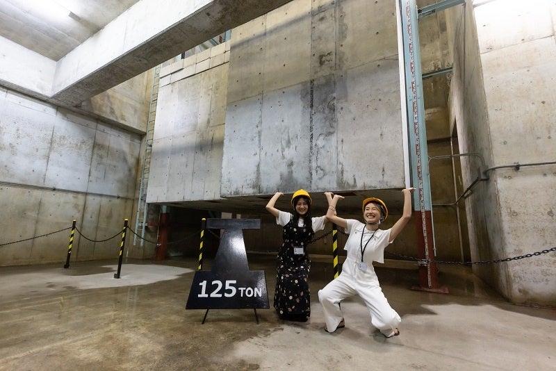 総重量125tの重り