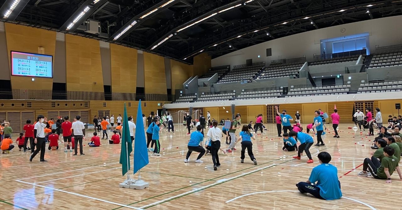 カゴを背負った鬼は逃げ切れ！背負いカゴ玉入れ