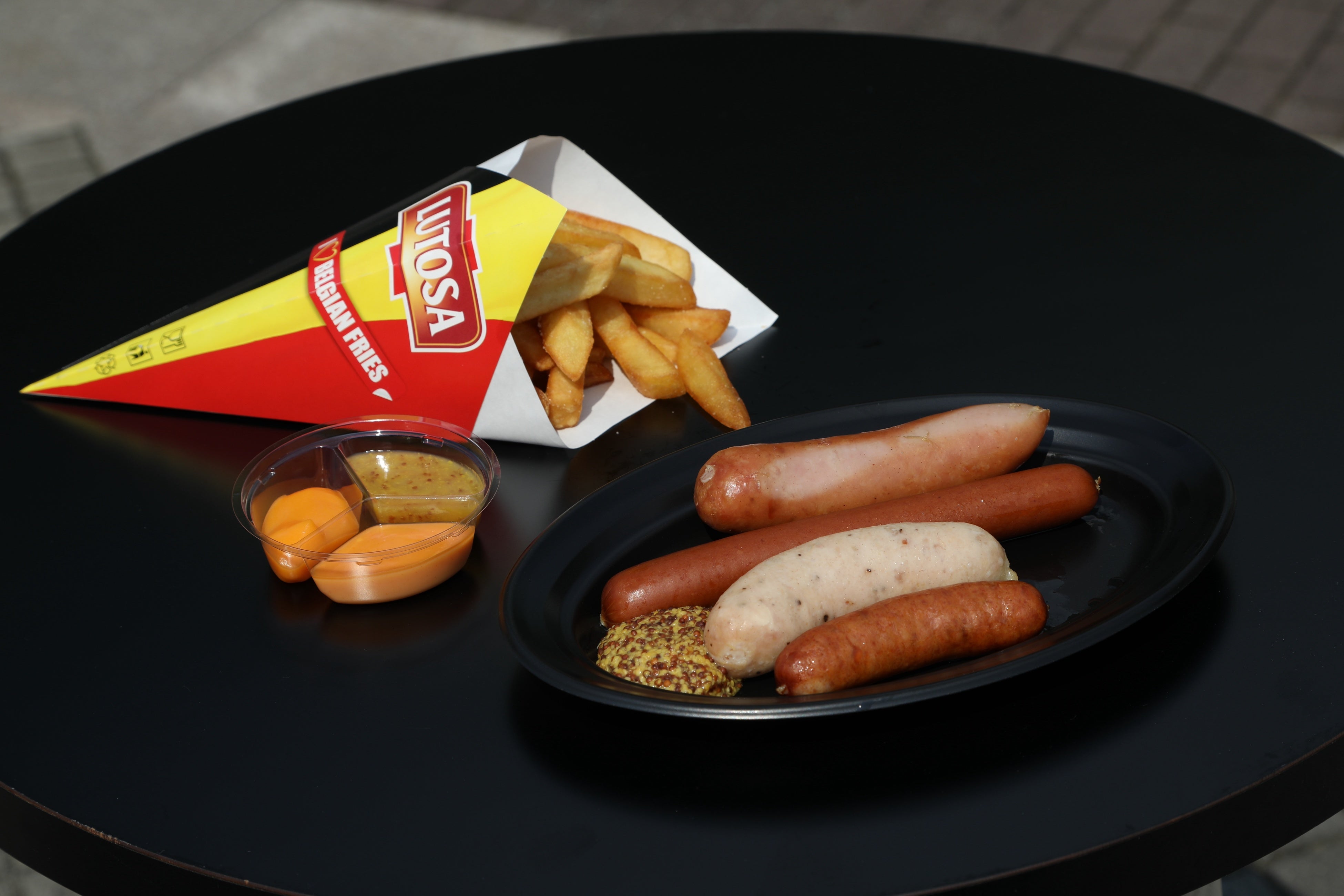 美味しいフリッツとソーセージ