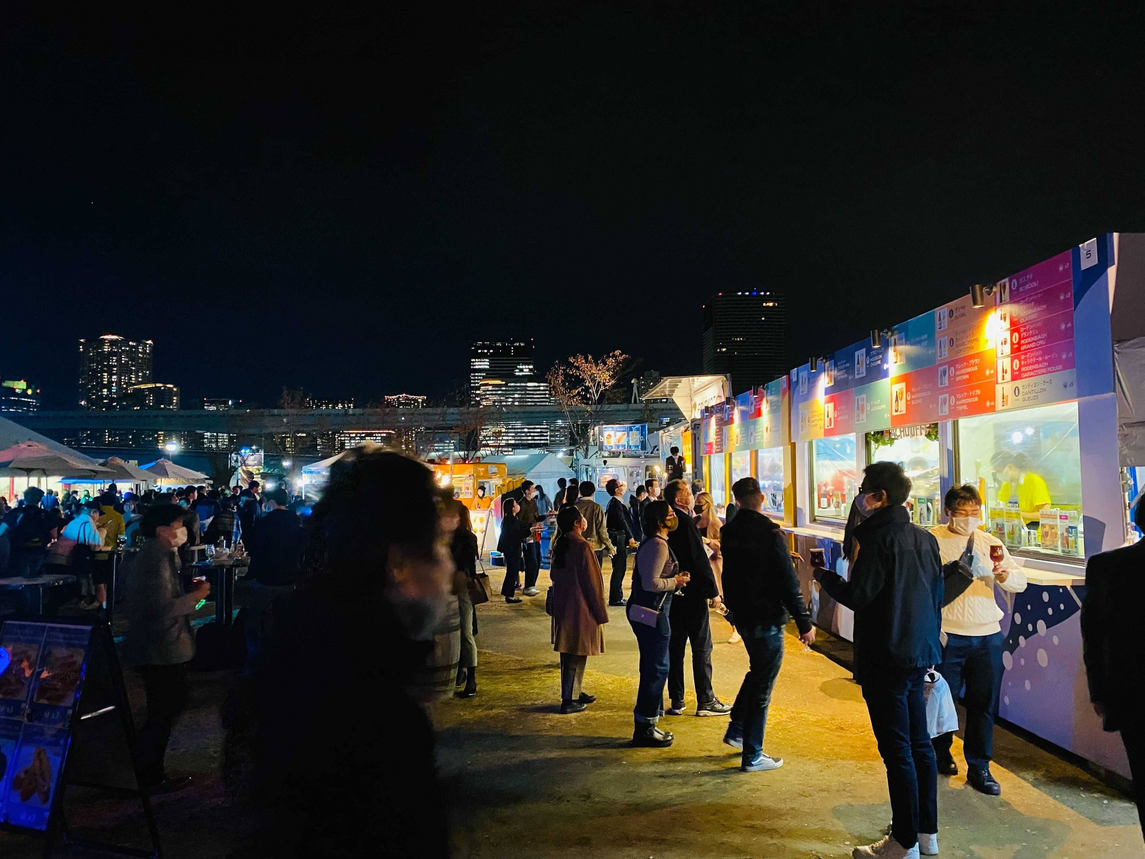 過去の夜の会場の様子