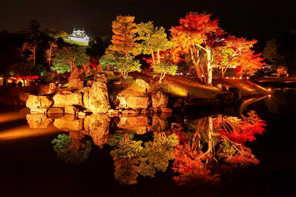 錦秋の彦根城玄宮園(写真提供:(公社)彦根観光協会)