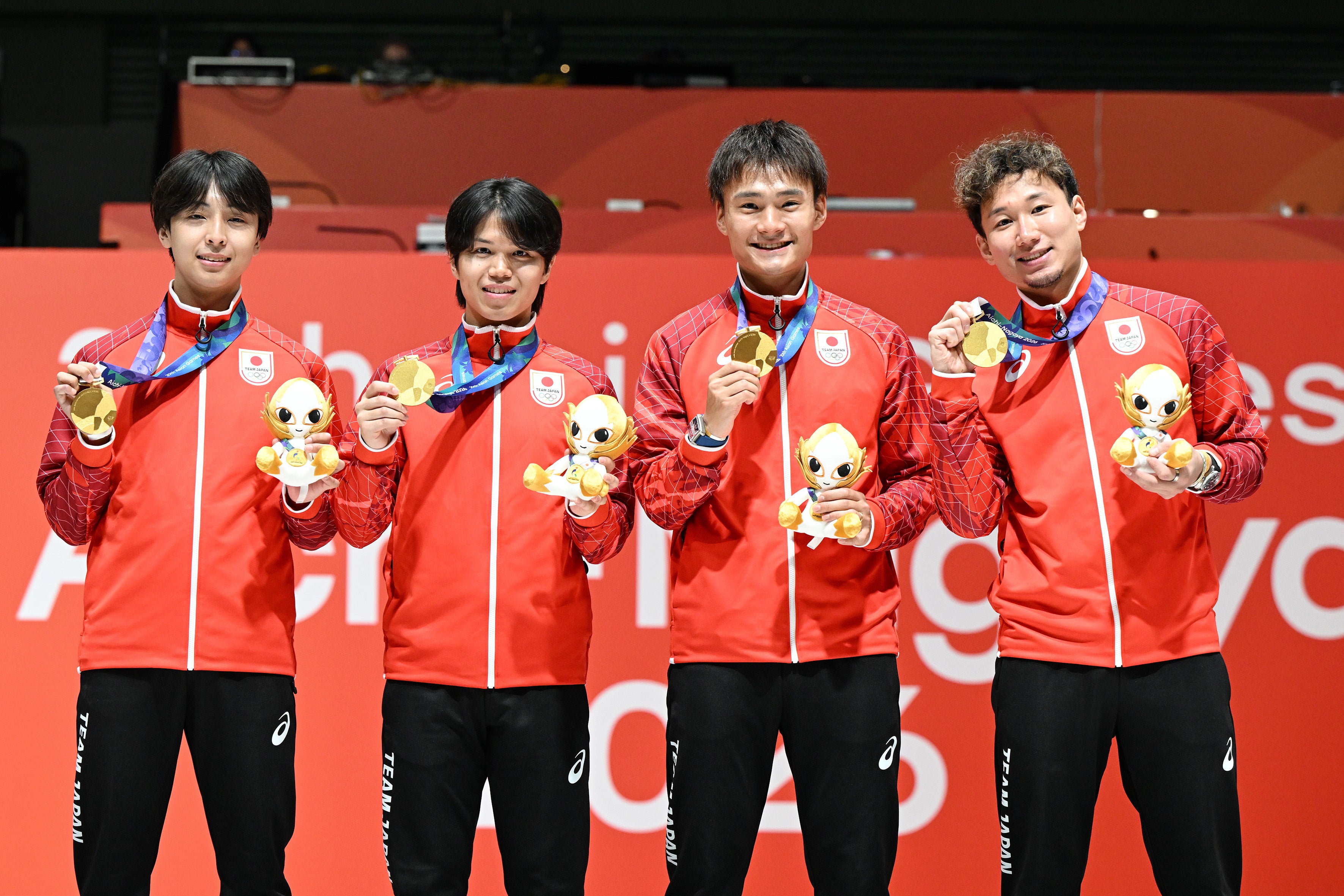 JTB所属、フェンシング日本代表松山恭助選手が団体戦で金メダル